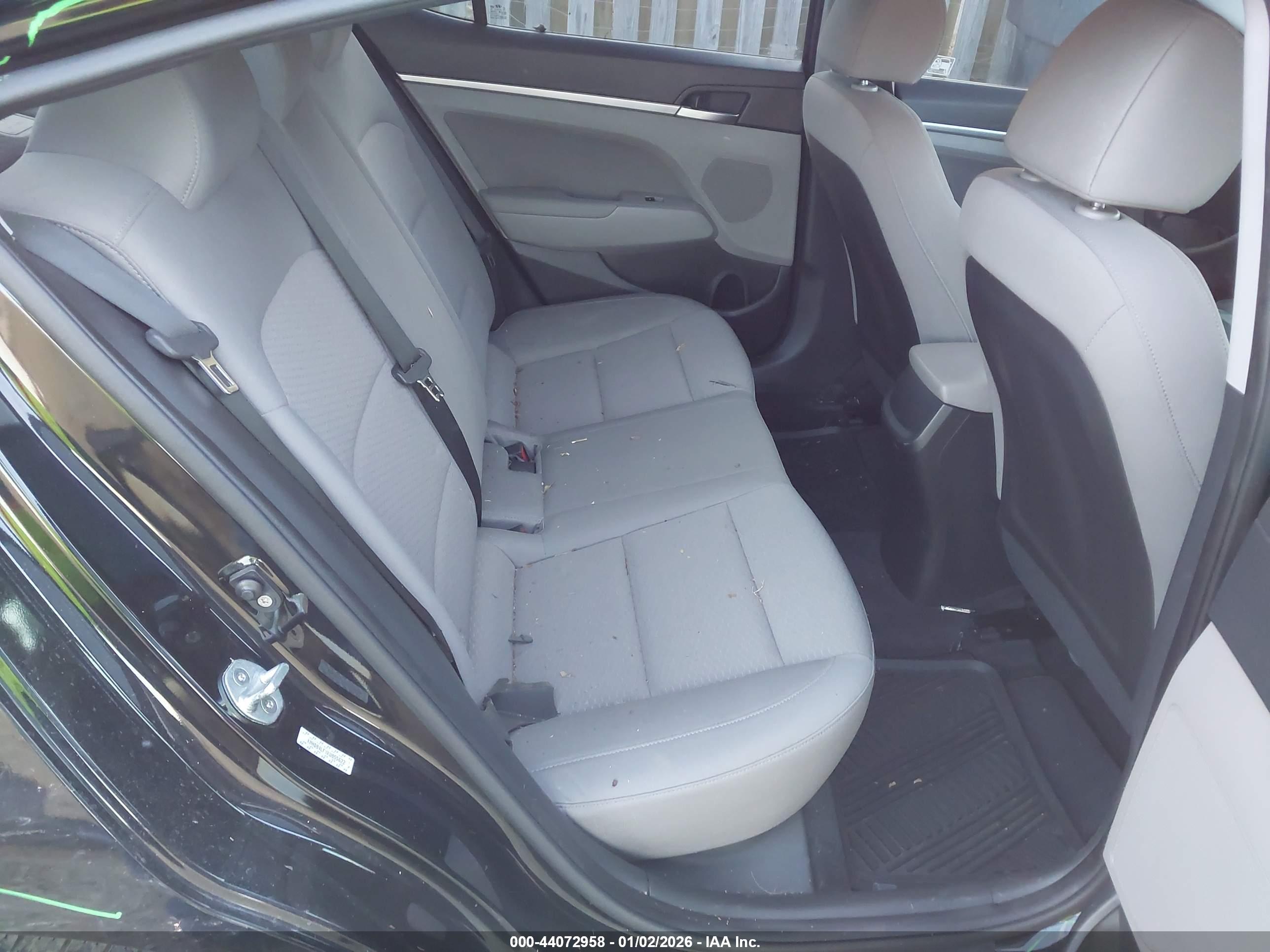 HYUNDAI ELANTRA image 8
