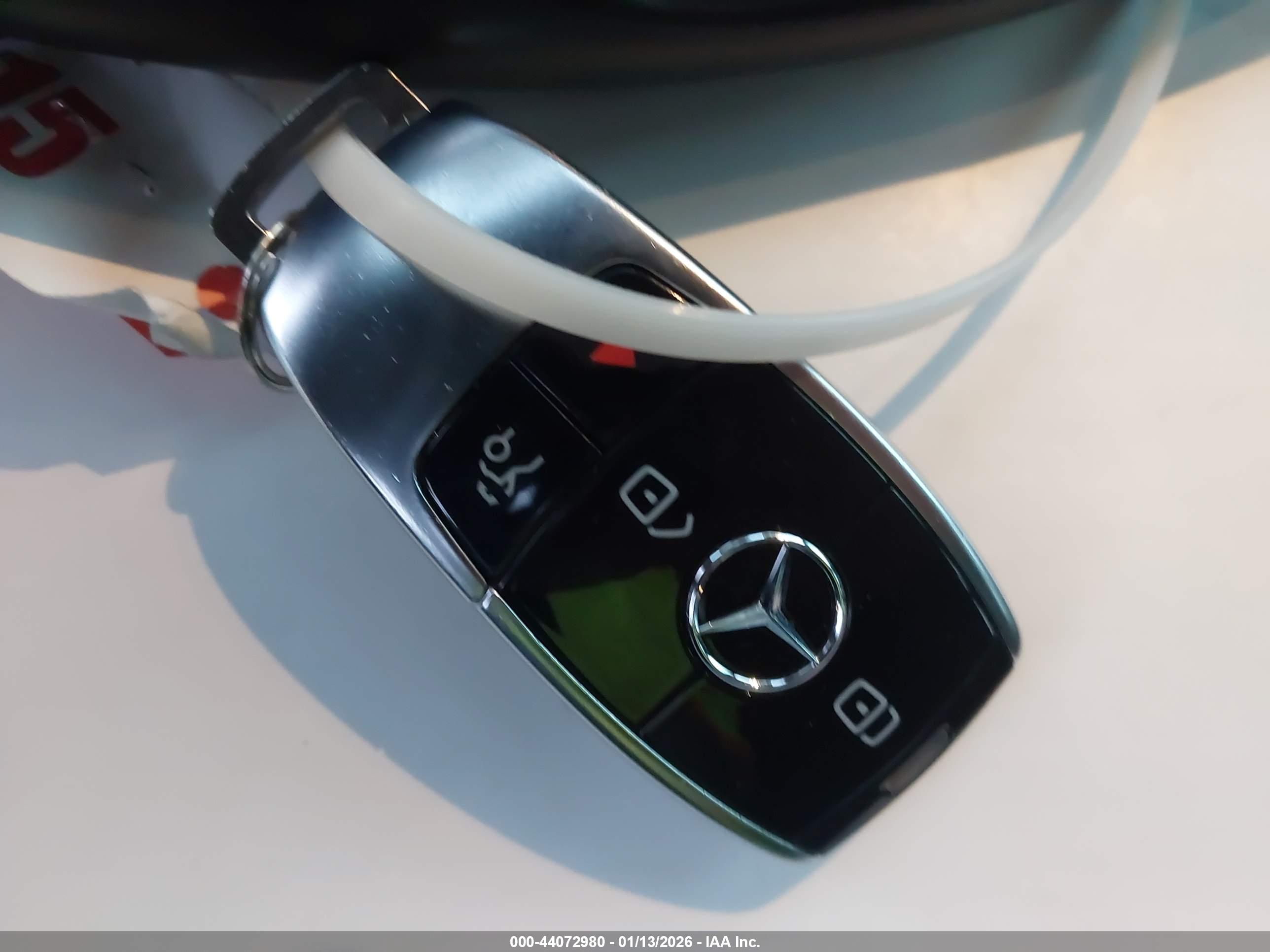 MERCEDES-BENZ E image 11