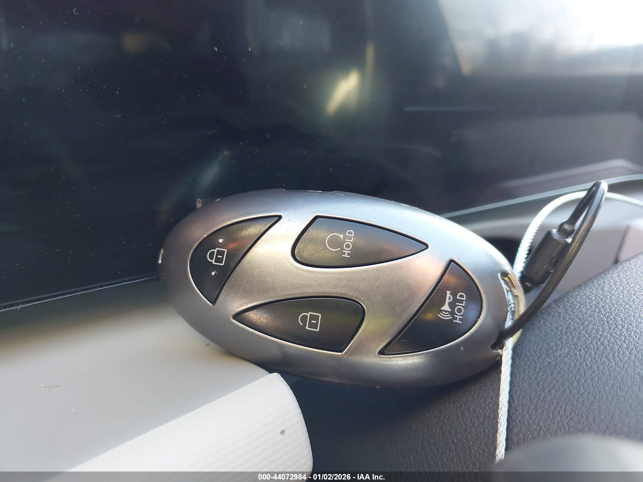 HYUNDAI TUCSON image 11