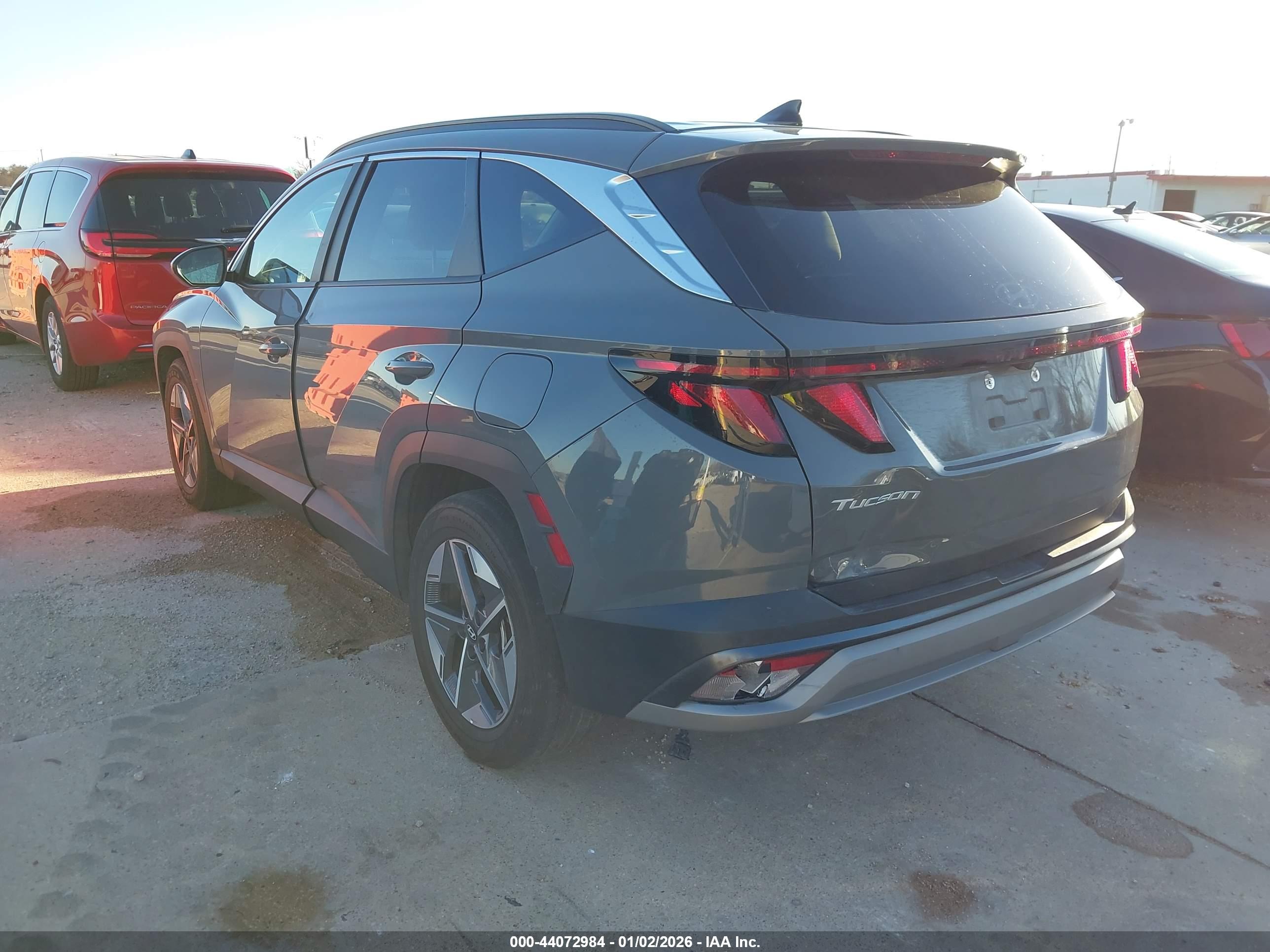 HYUNDAI TUCSON image 3