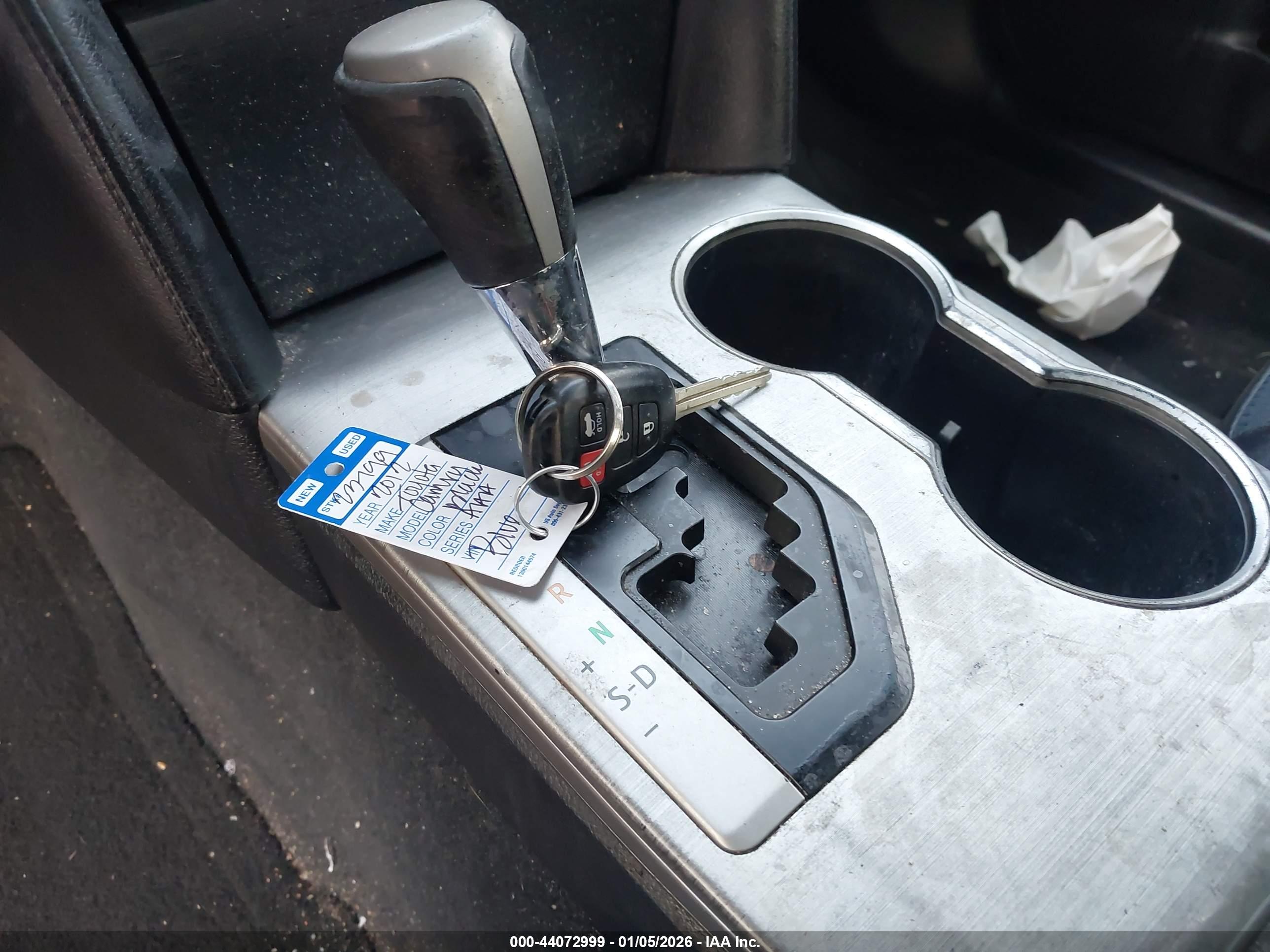 TOYOTA CAMRY image 11