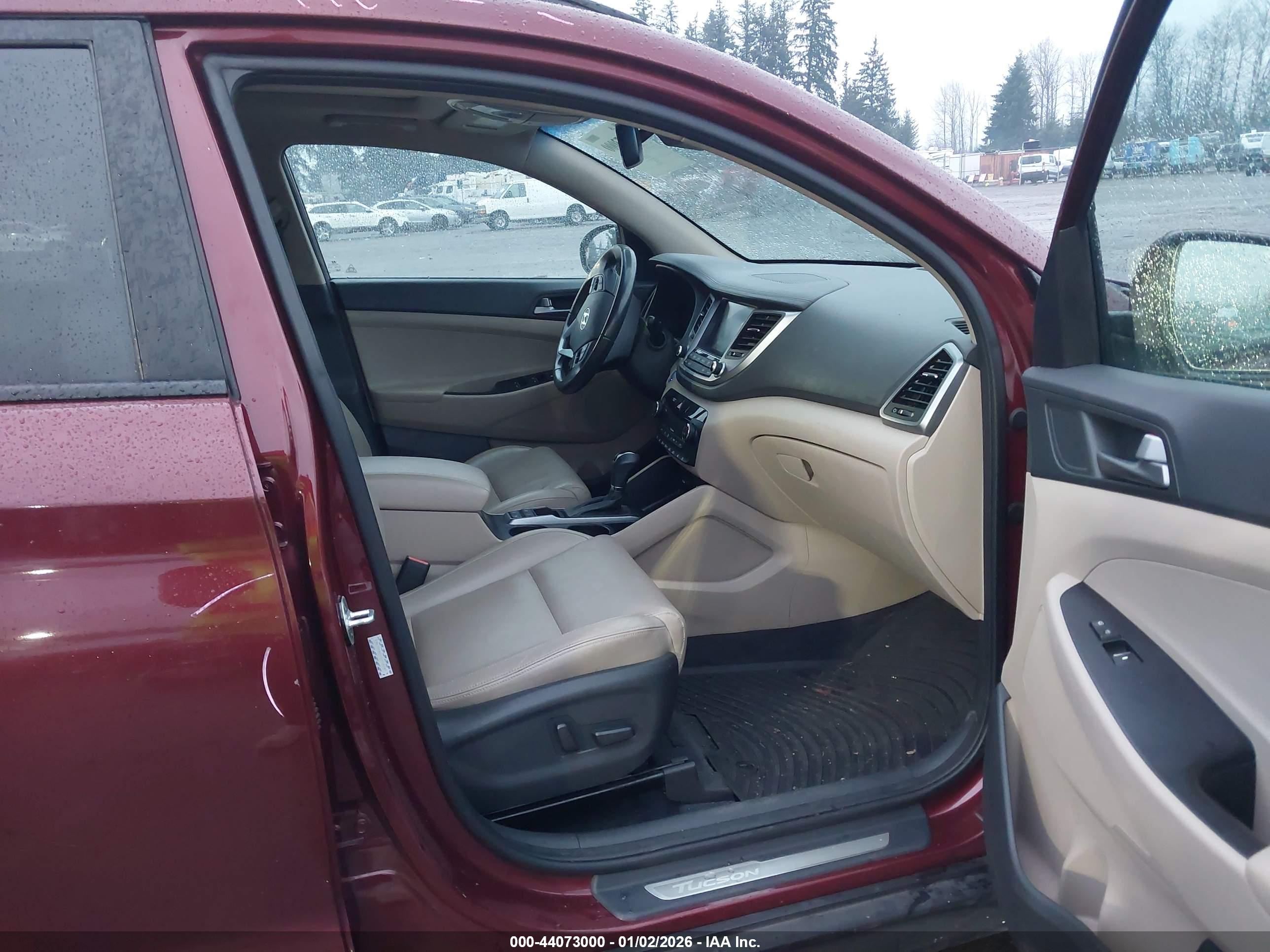 HYUNDAI TUCSON image 5