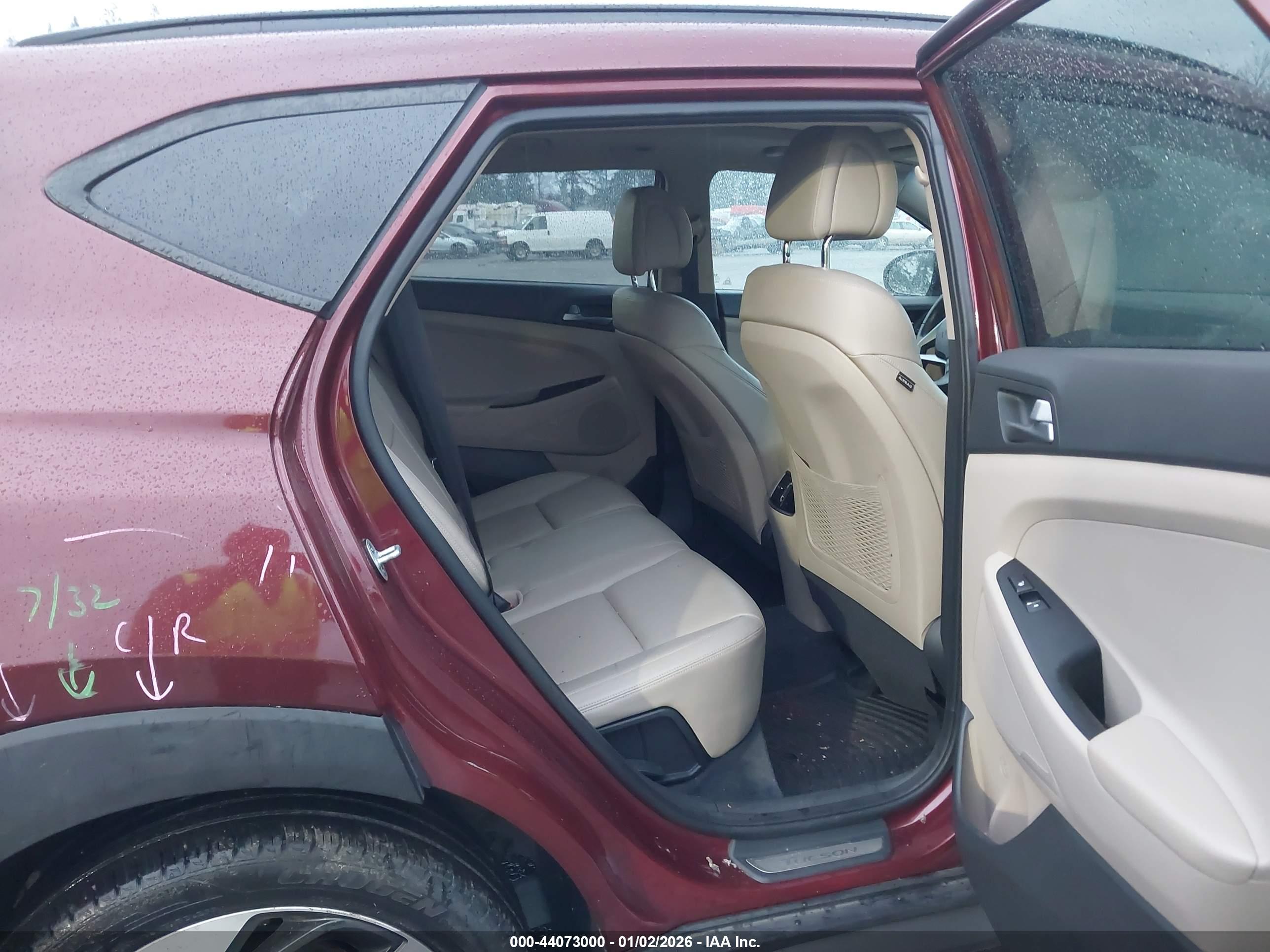 HYUNDAI TUCSON image 8
