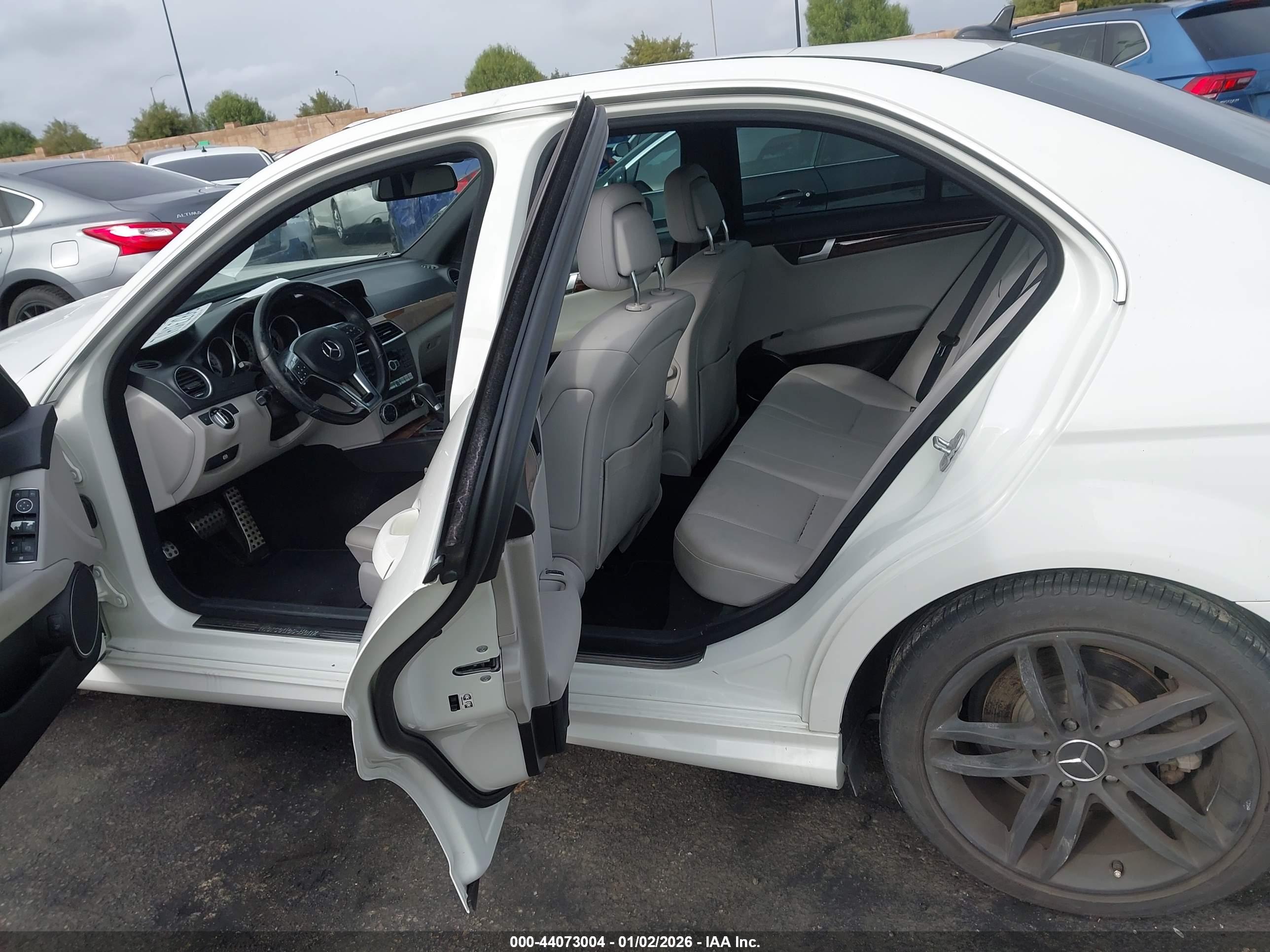 MERCEDES-BENZ C image 8
