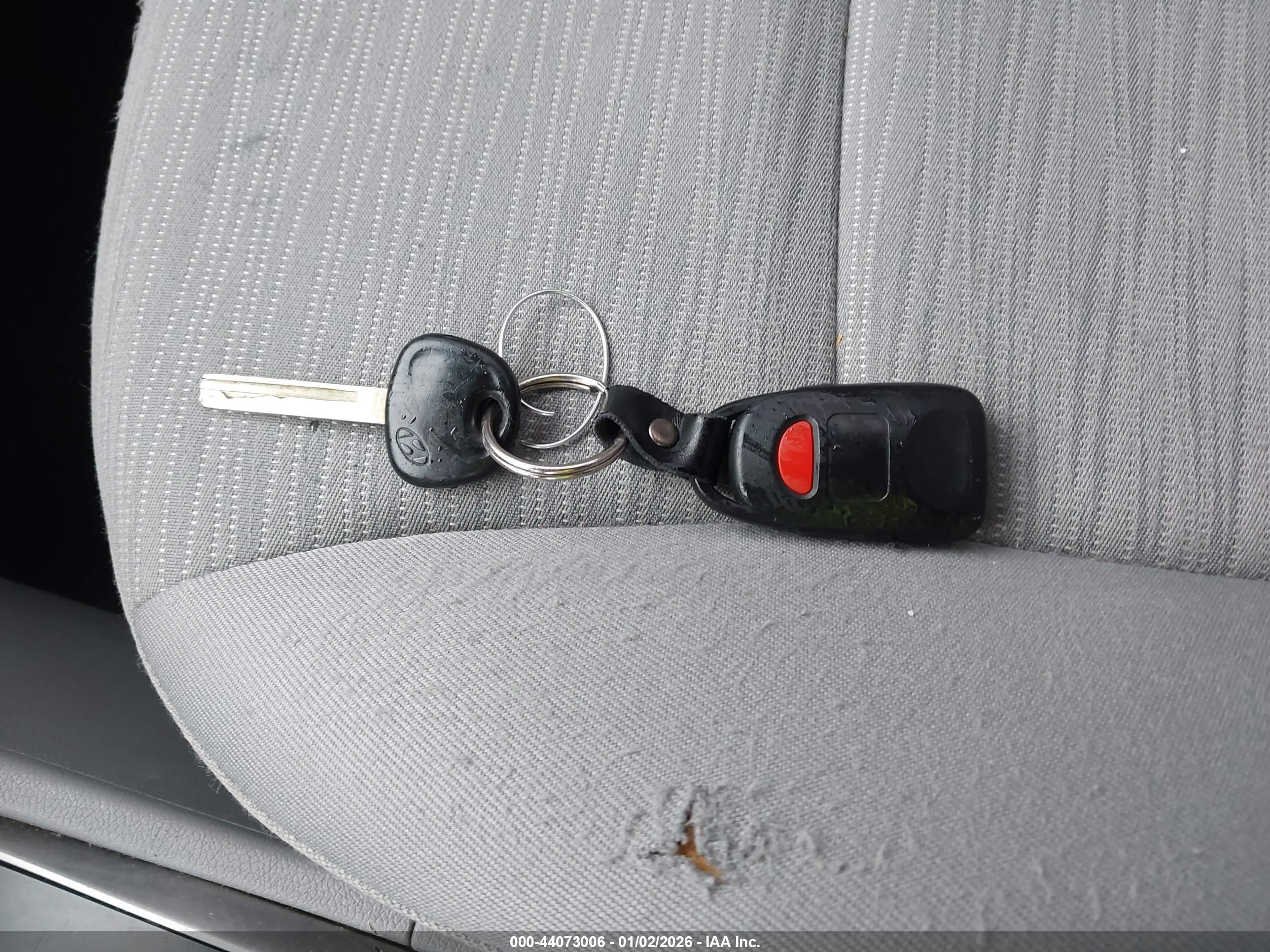 HYUNDAI ACCENT image 11