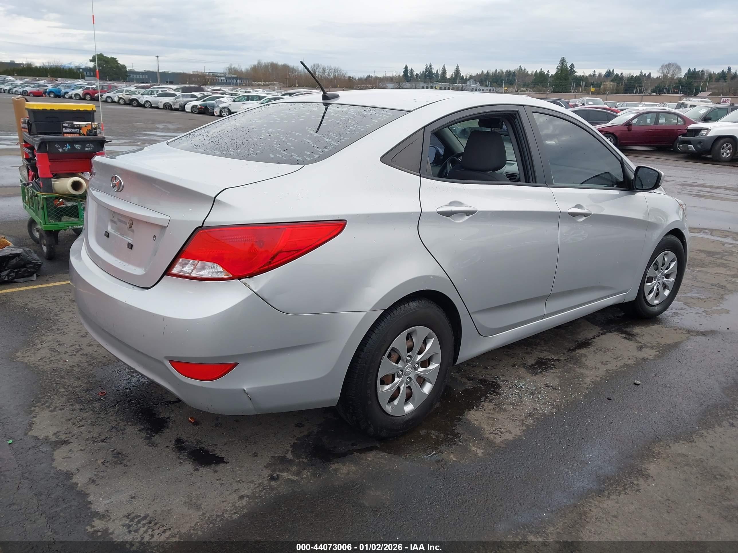 HYUNDAI ACCENT image 4