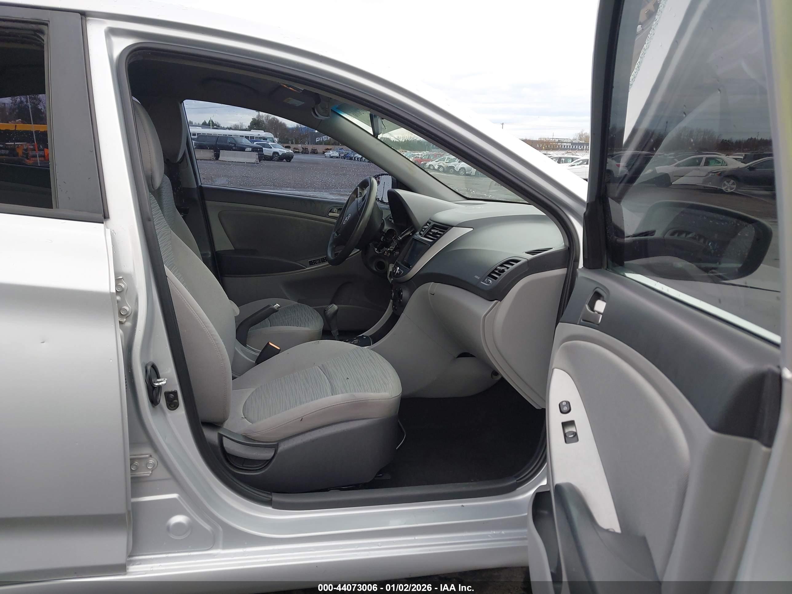 HYUNDAI ACCENT image 5