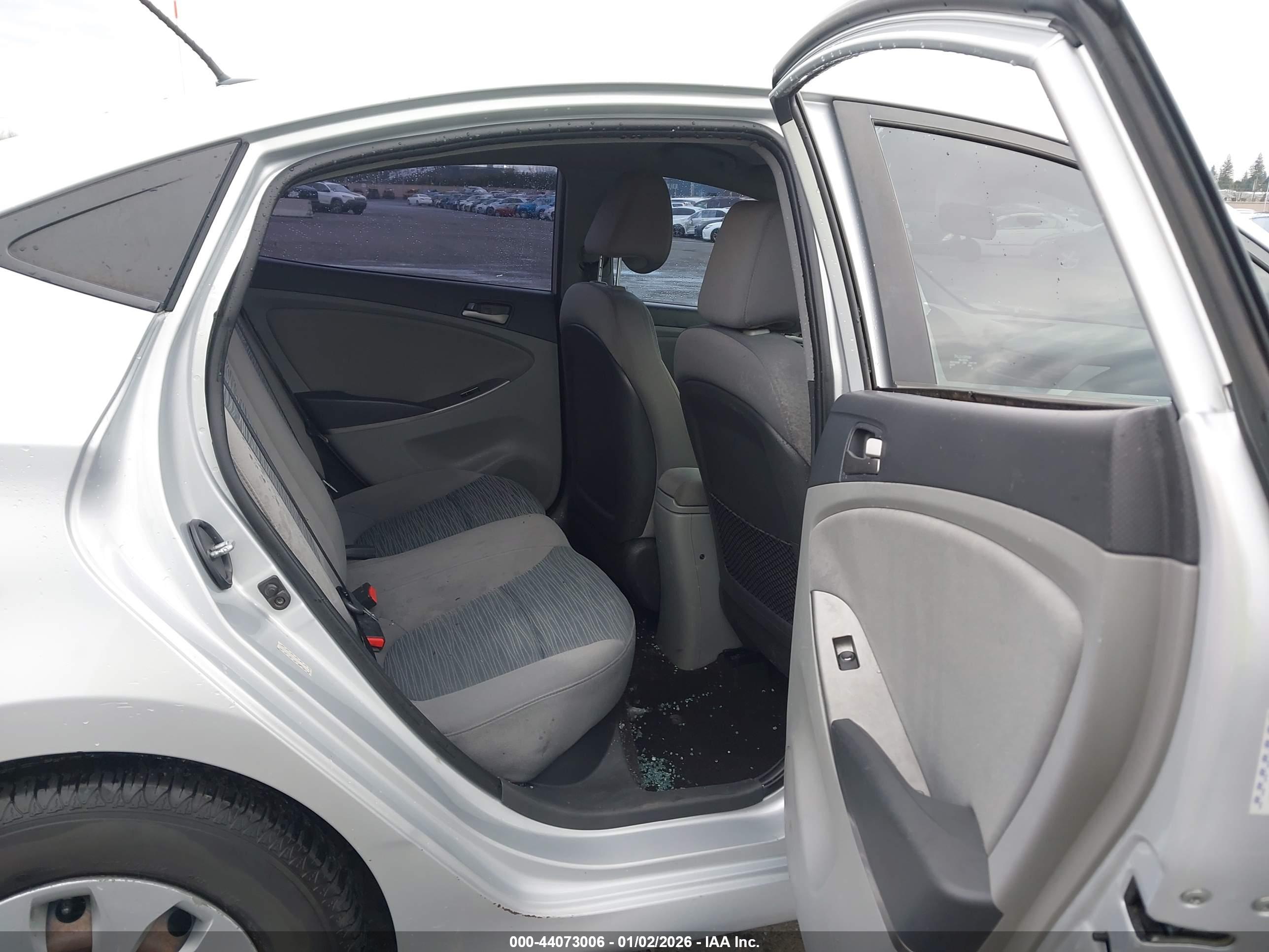 HYUNDAI ACCENT image 8