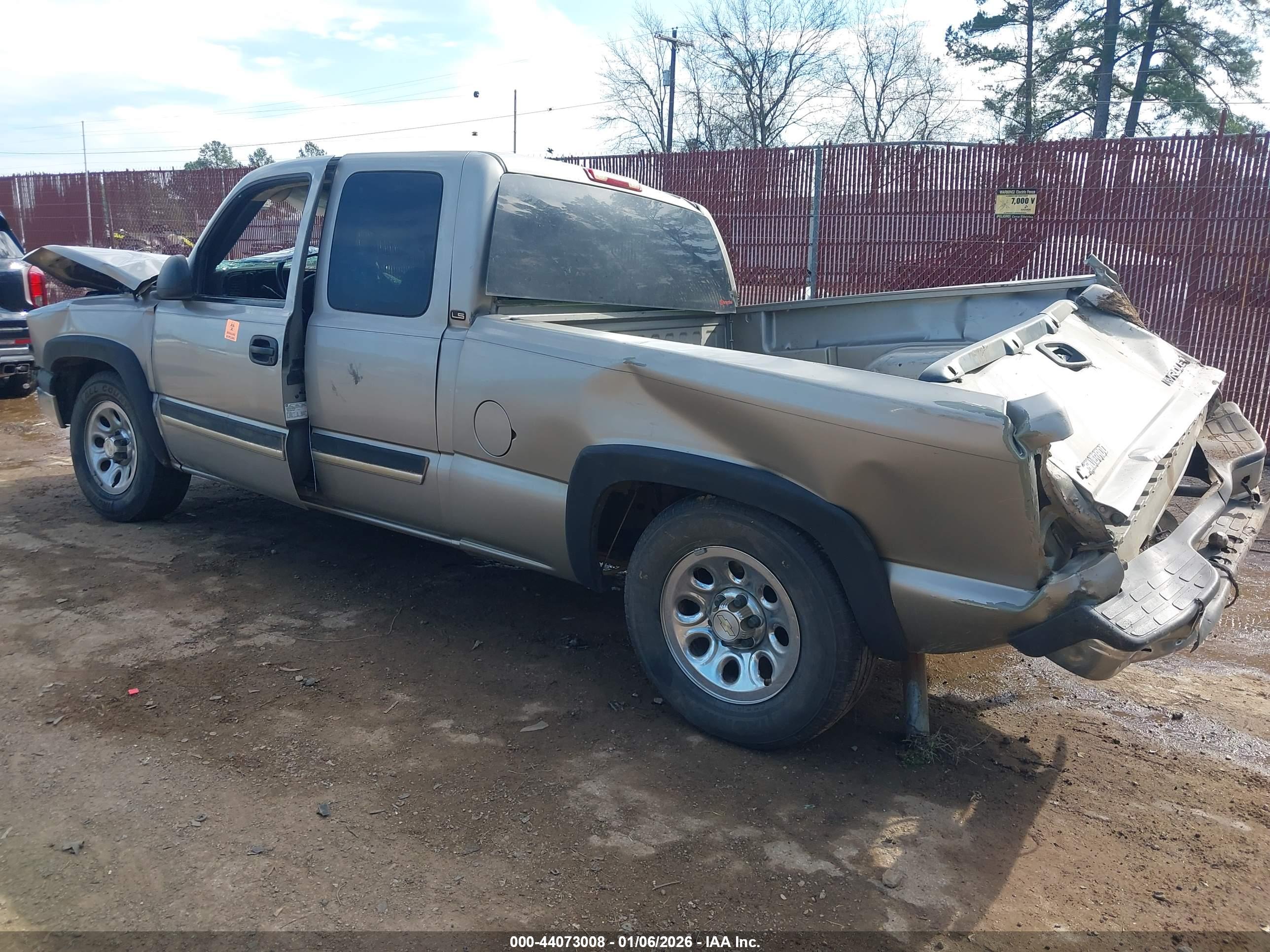 CHEVROLET SILVERADO image 3
