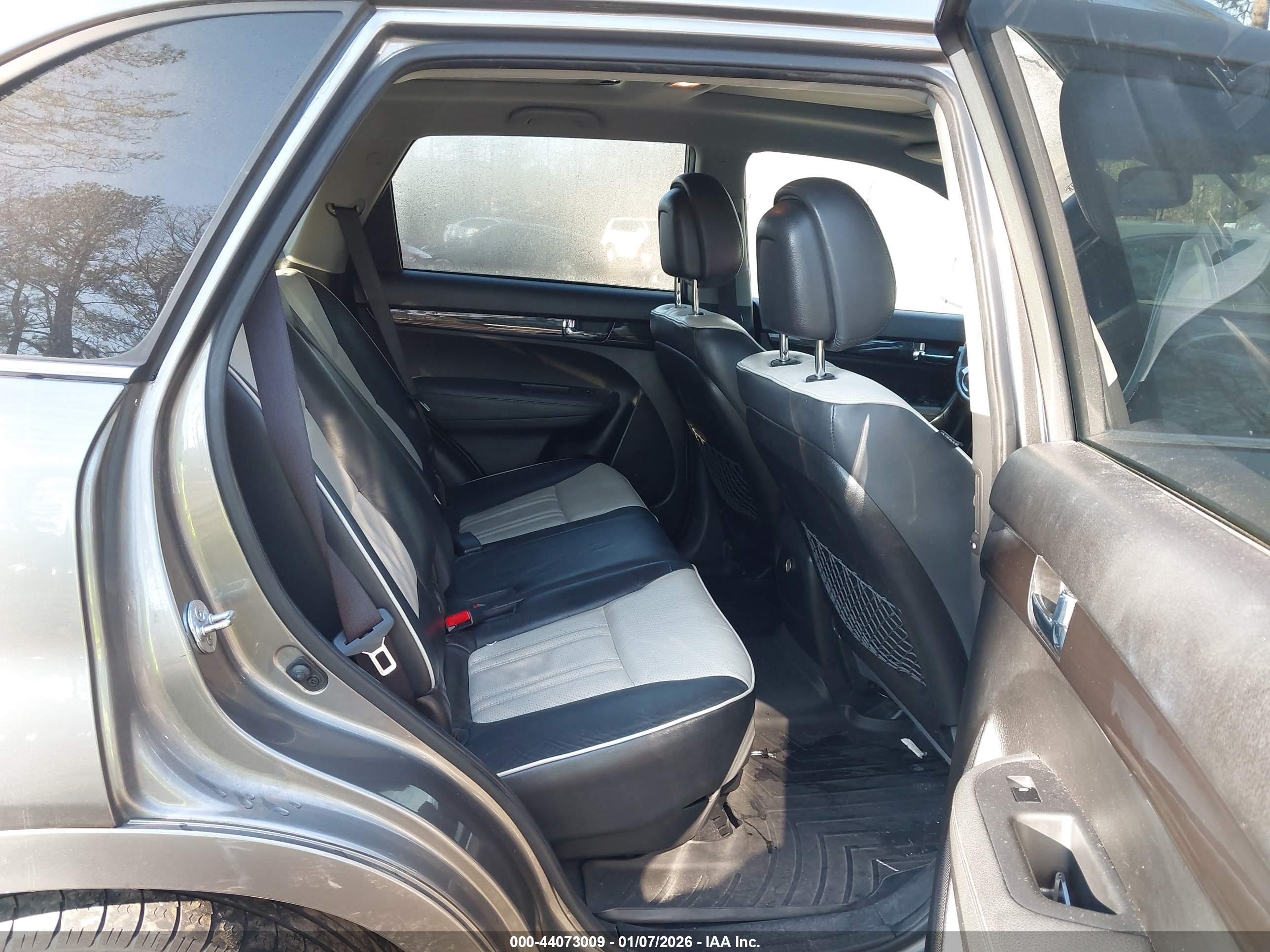KIA SORENTO image 8
