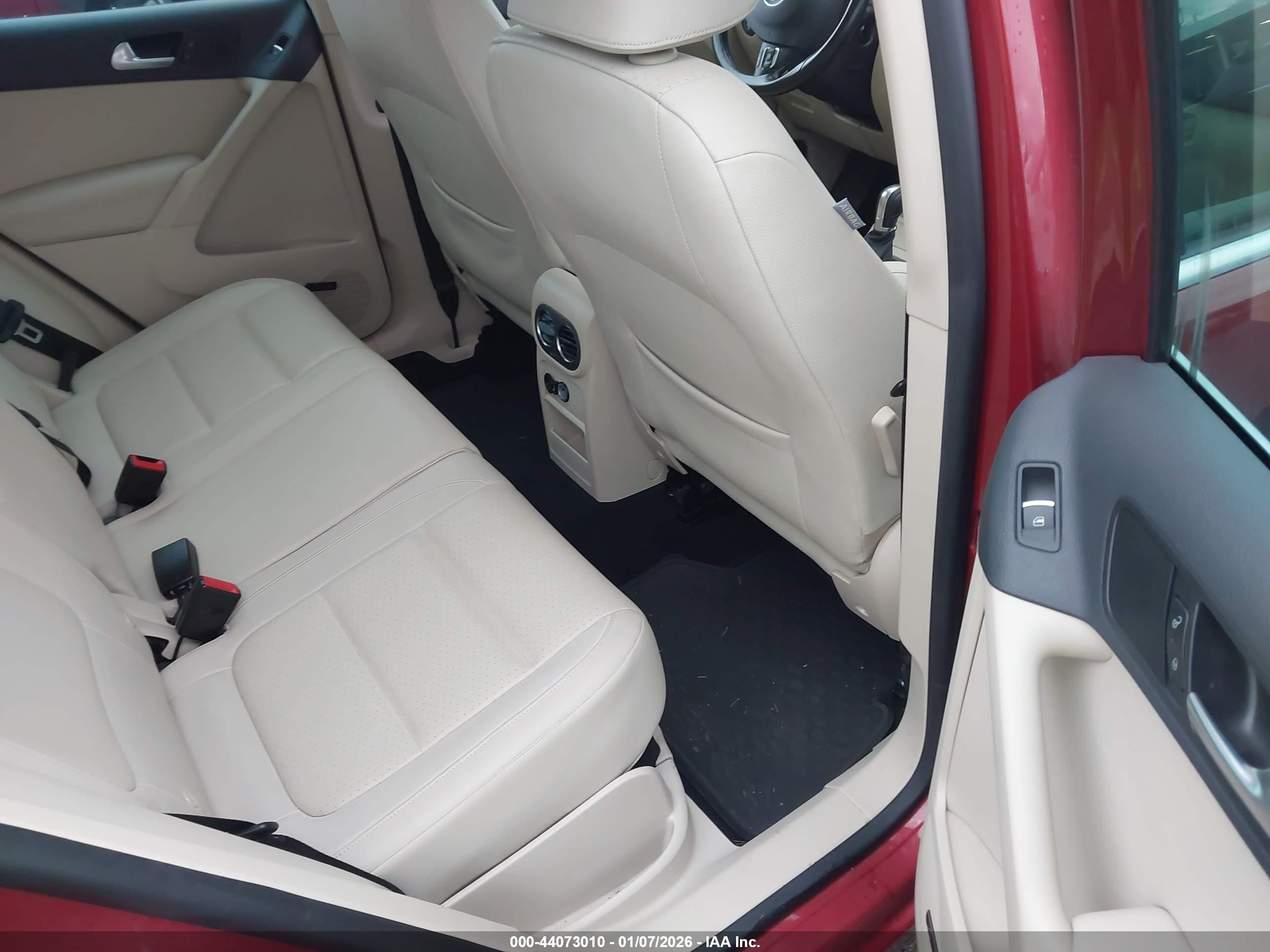 VOLKSWAGEN TIGUAN image 8