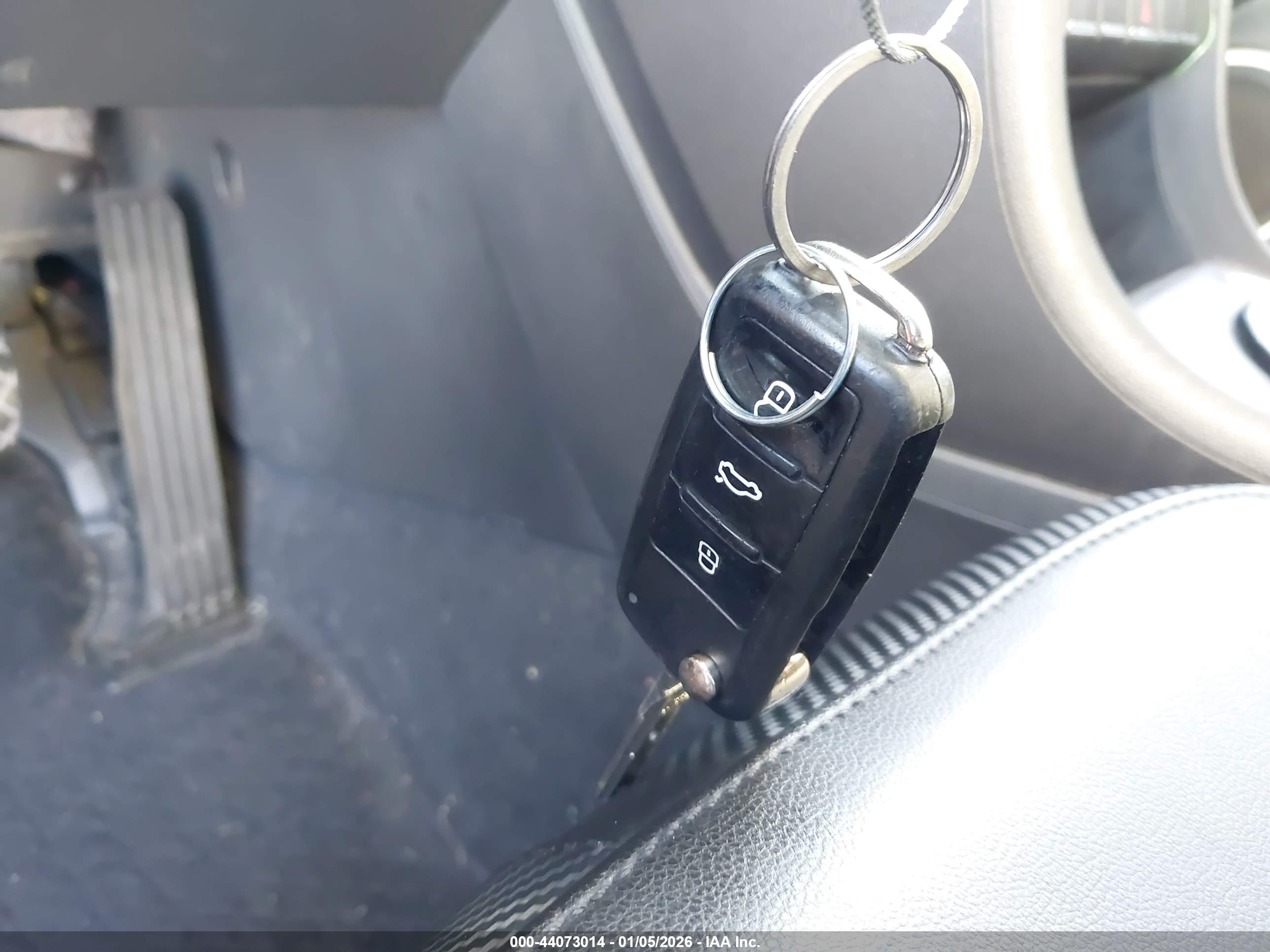 VOLKSWAGEN BEETLE image 11