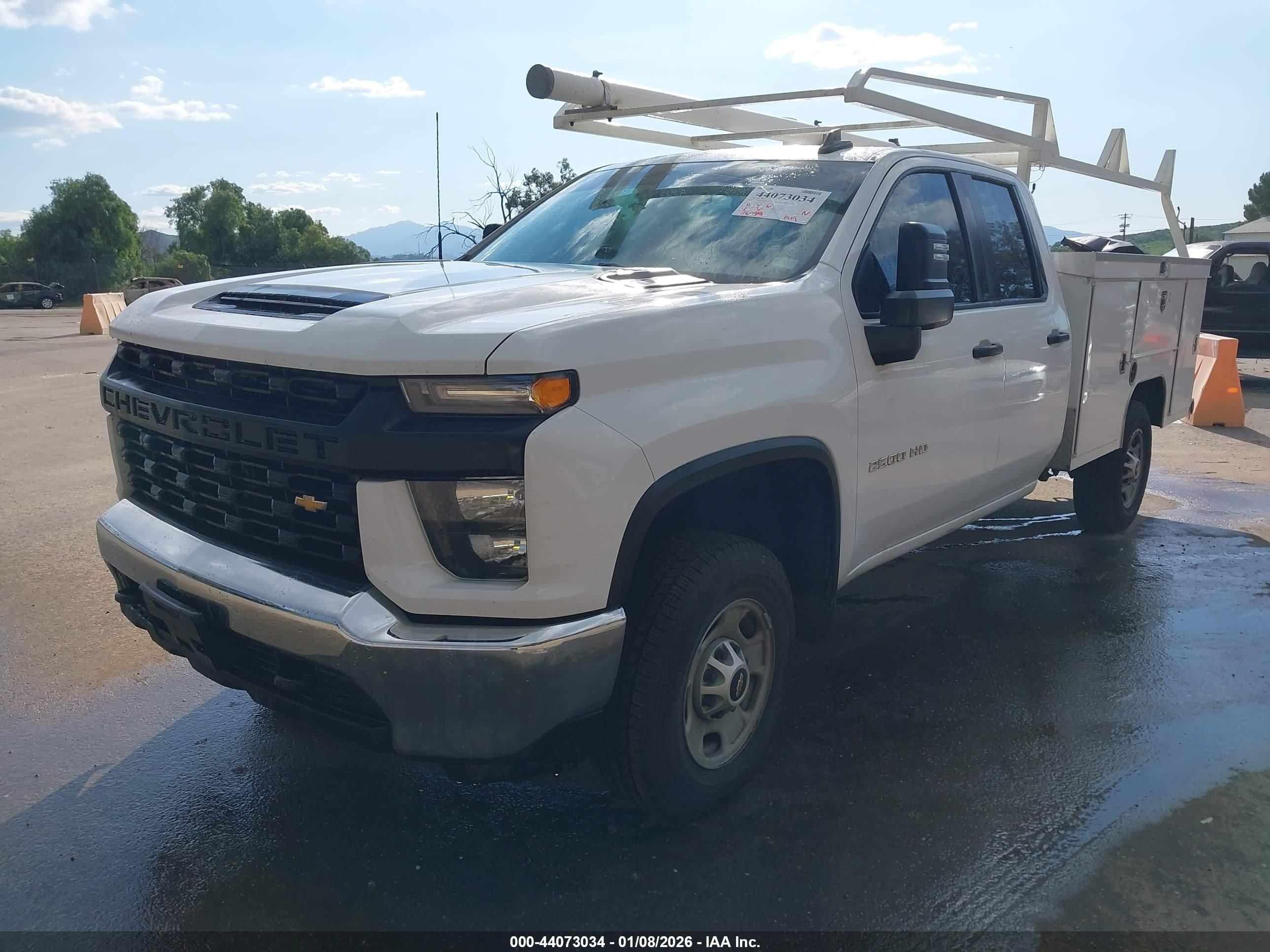 CHEVROLET SILVERADO image 2