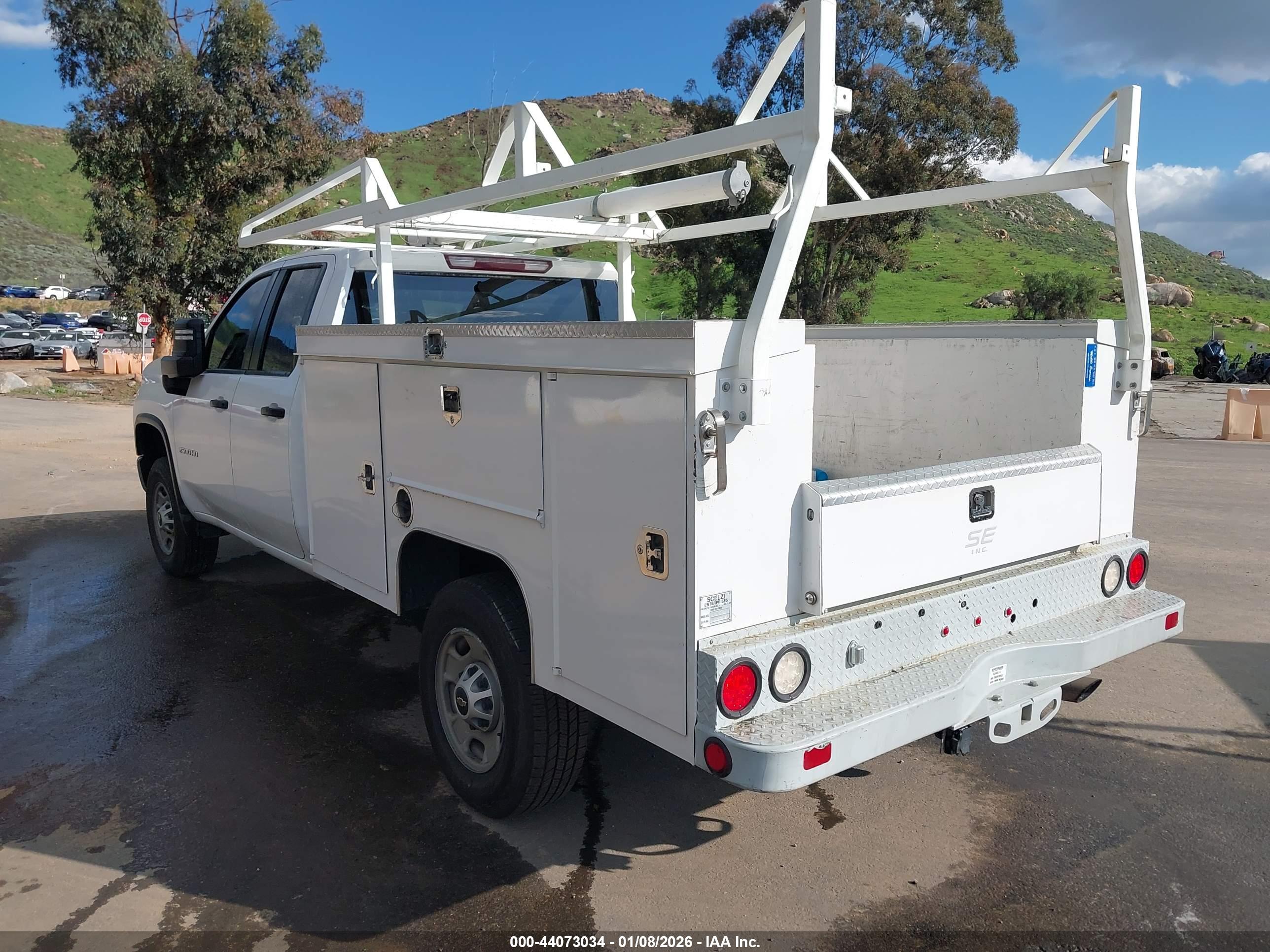 CHEVROLET SILVERADO image 3