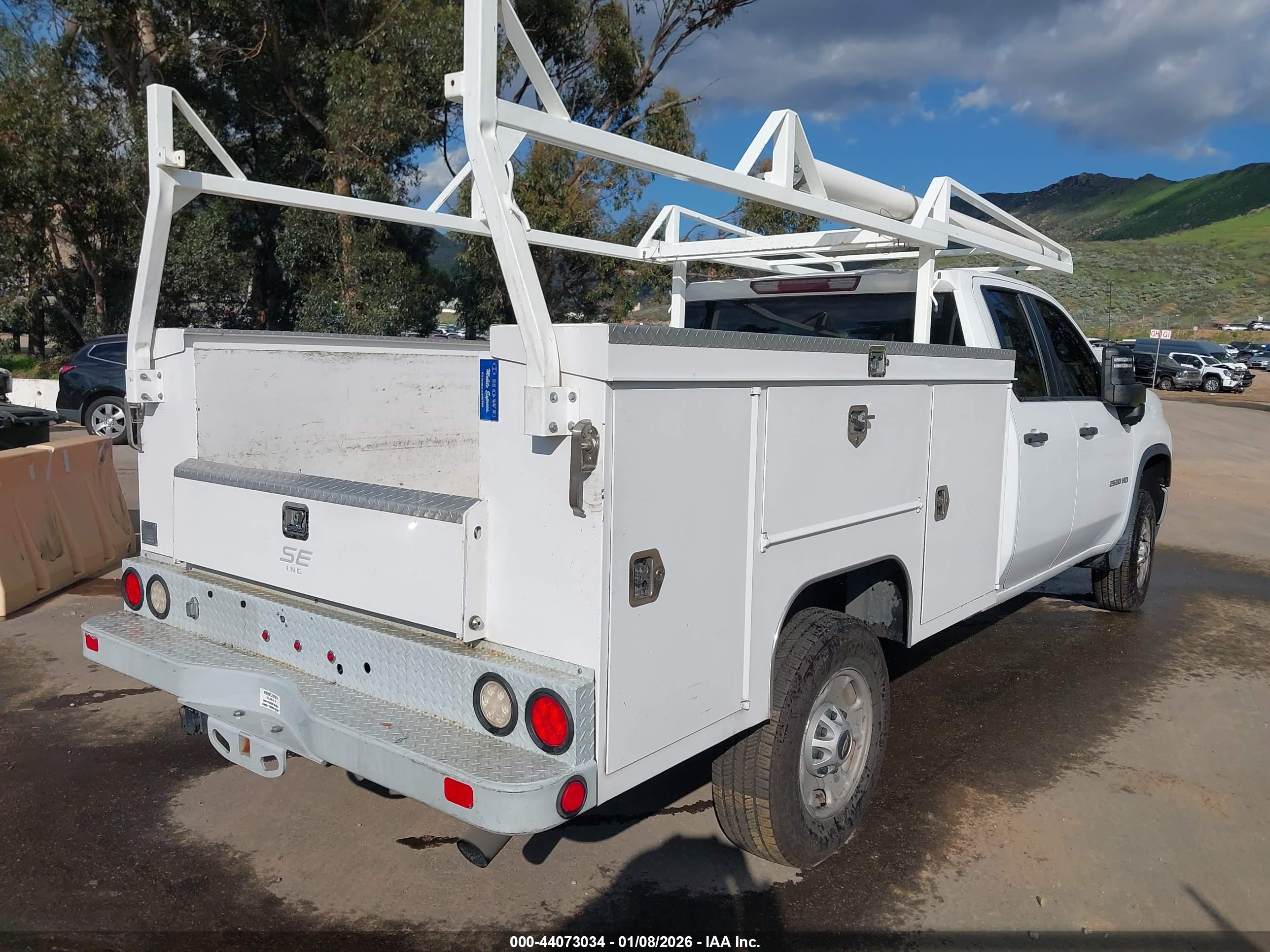 CHEVROLET SILVERADO image 4