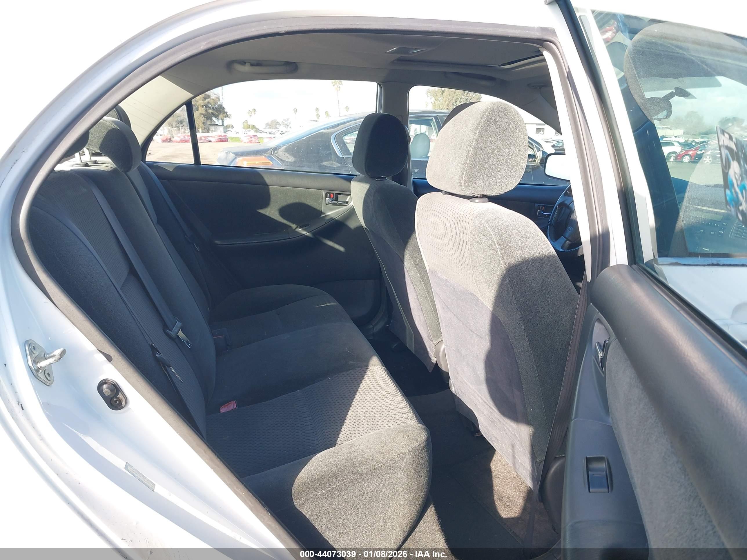 TOYOTA COROLLA image 8