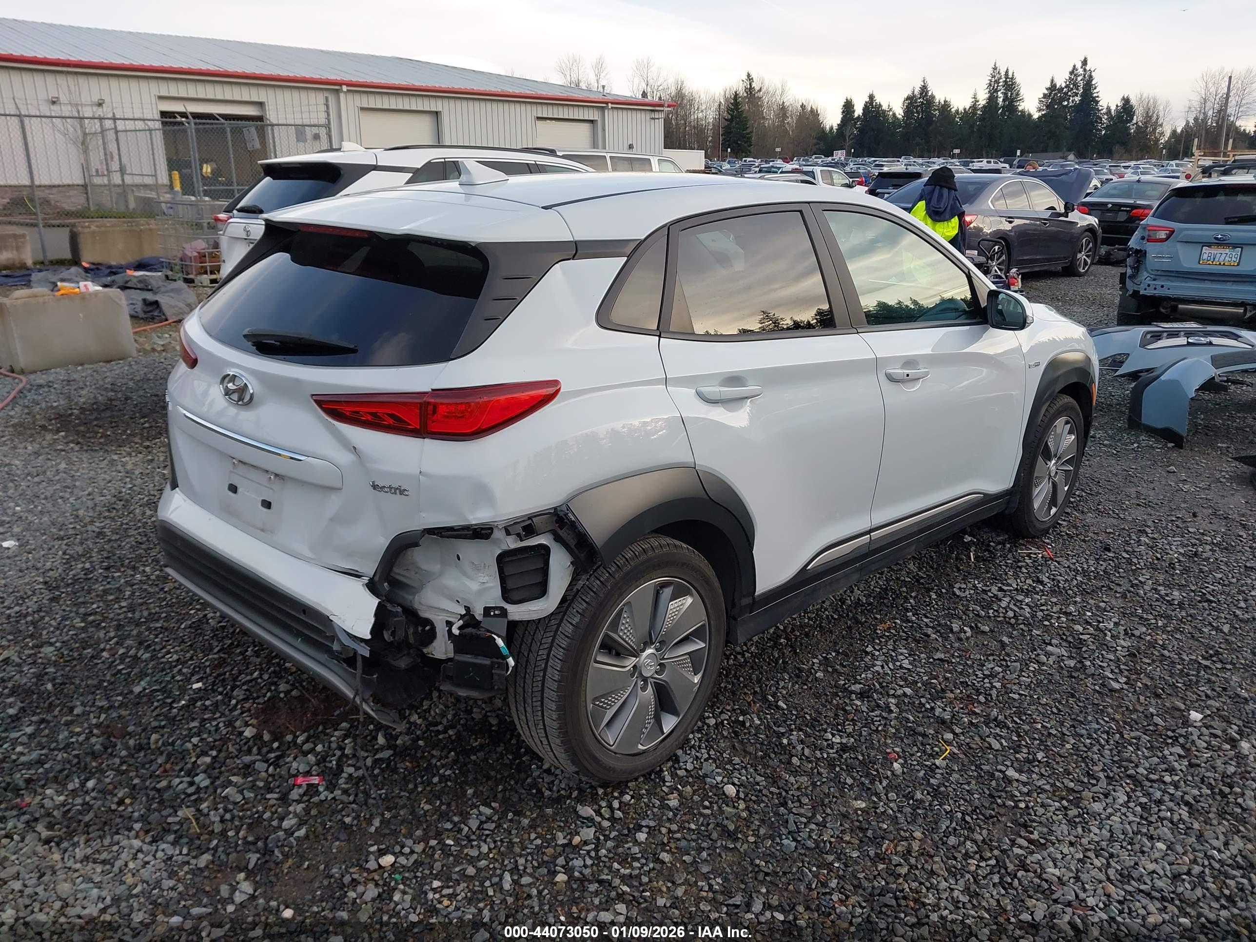 HYUNDAI KONA image 4