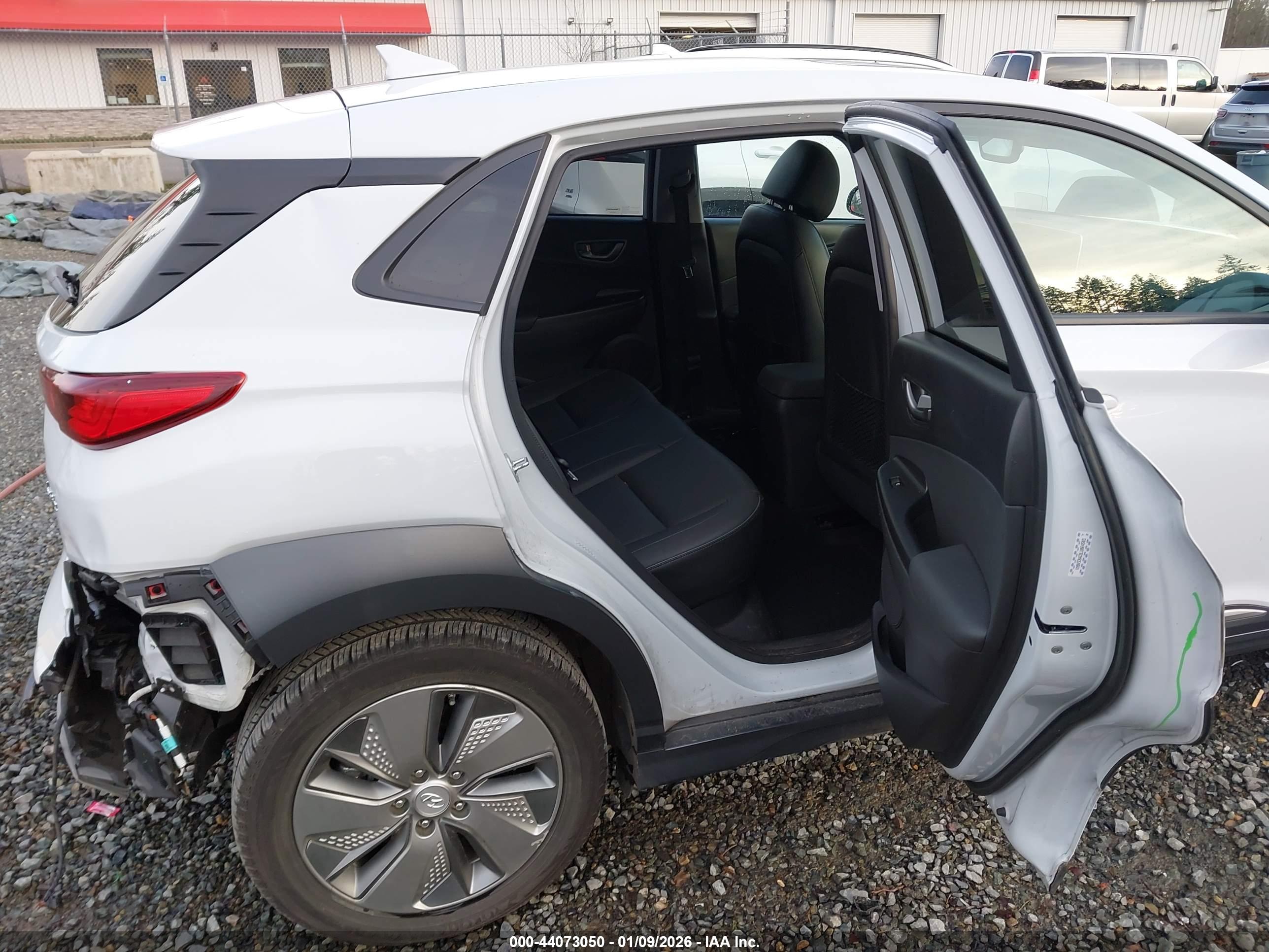 HYUNDAI KONA image 8