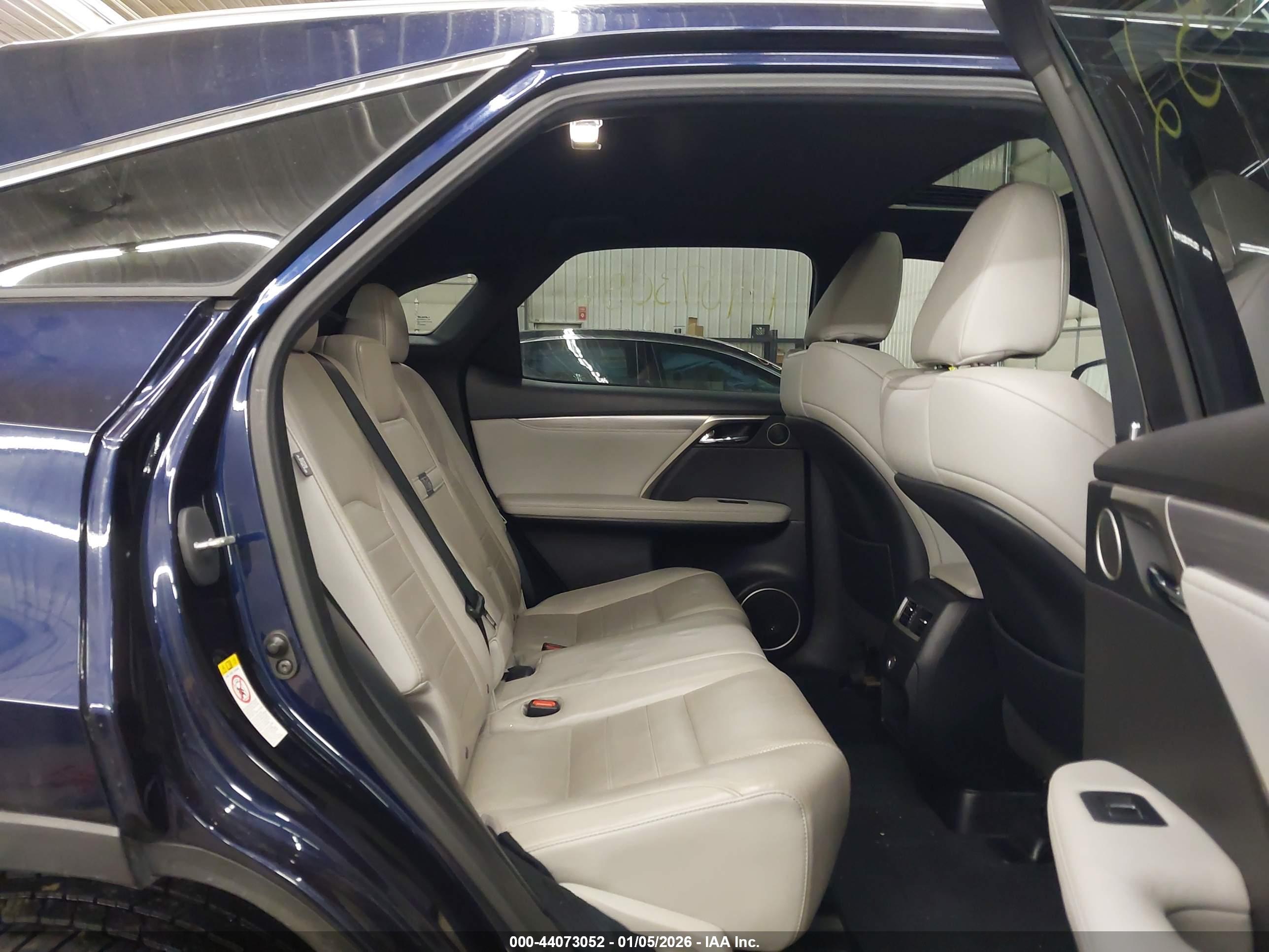 LEXUS RX image 8