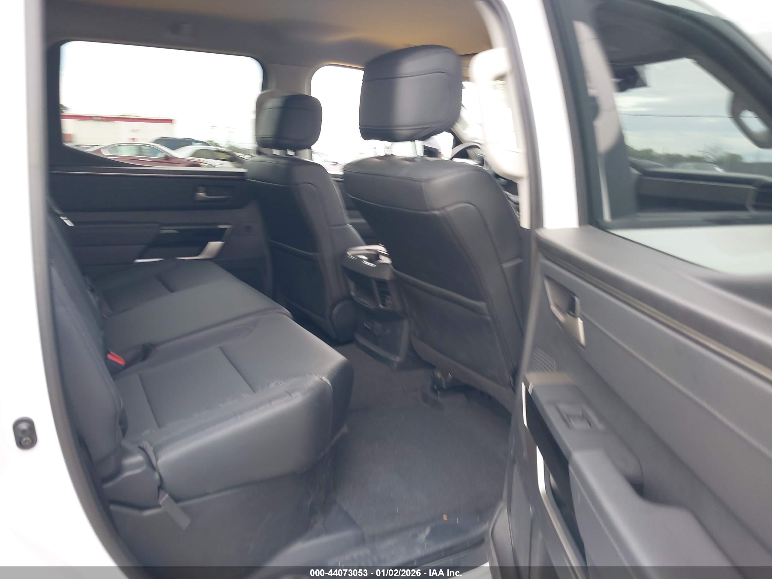 TOYOTA TUNDRA image 8