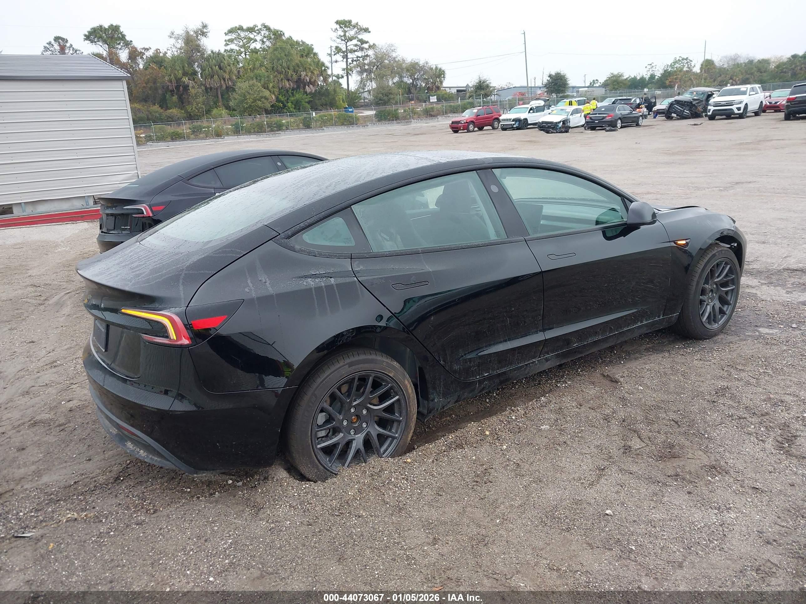 TESLA MODEL image 4