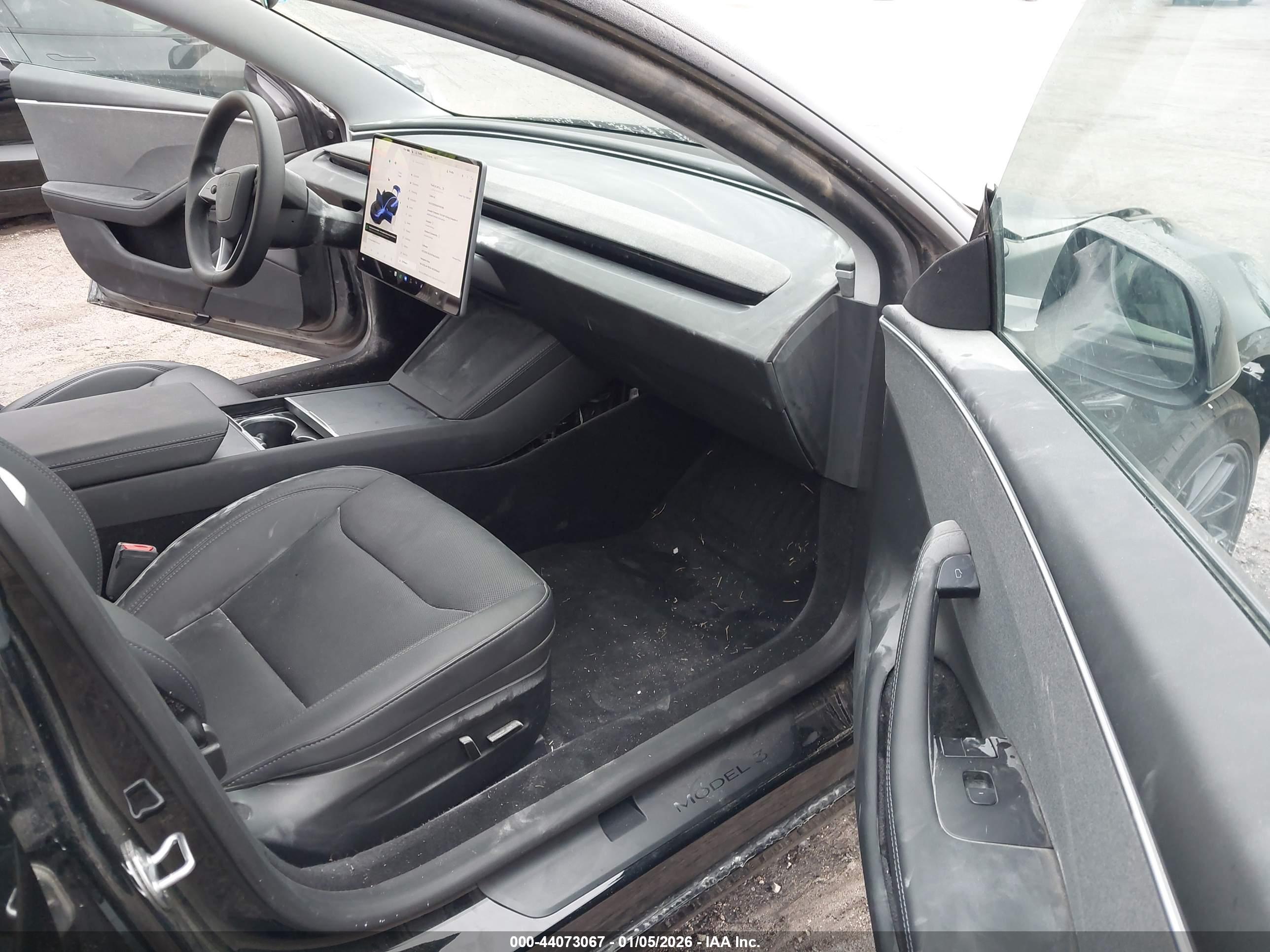 TESLA MODEL image 5