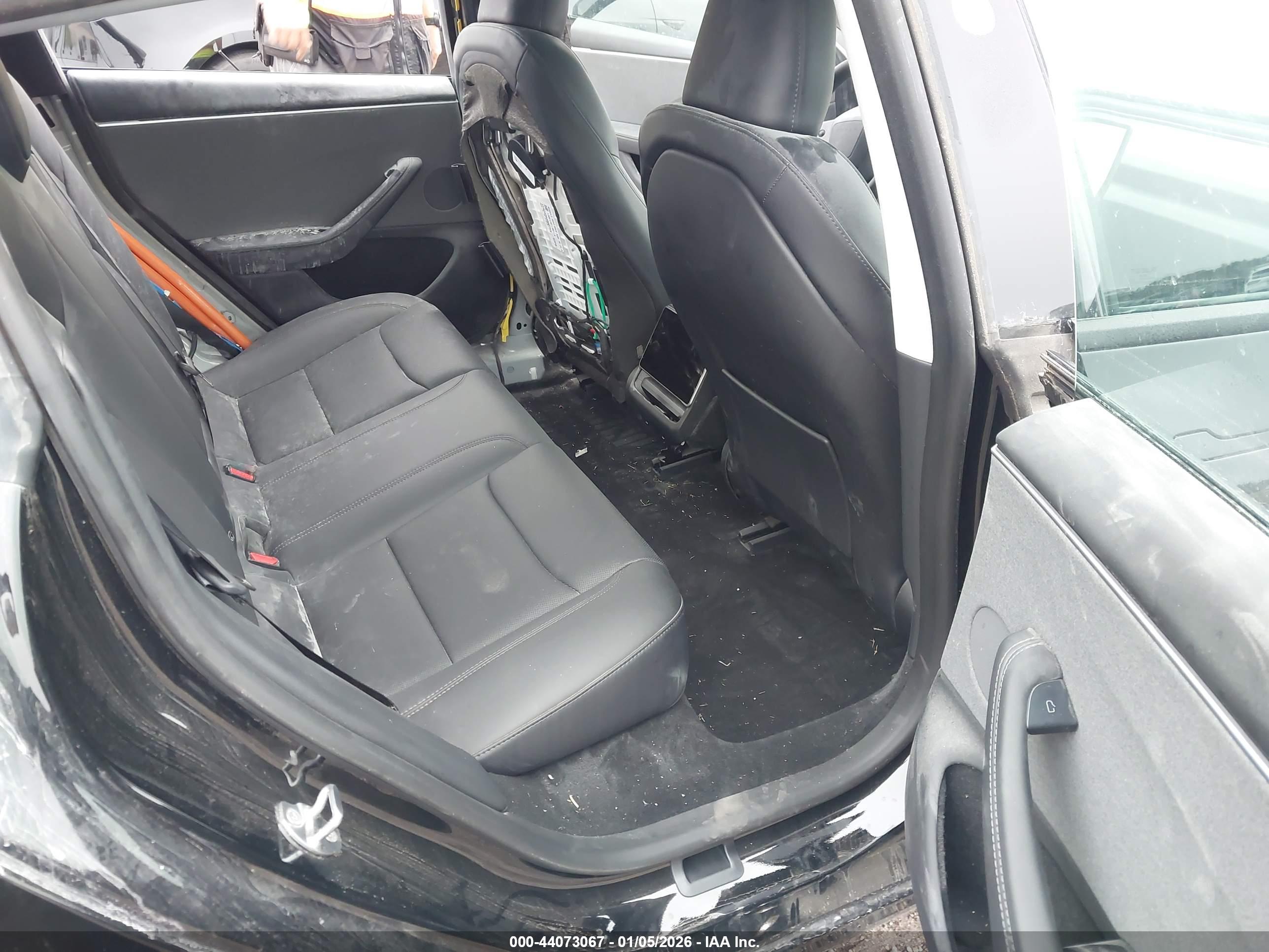 TESLA MODEL image 8