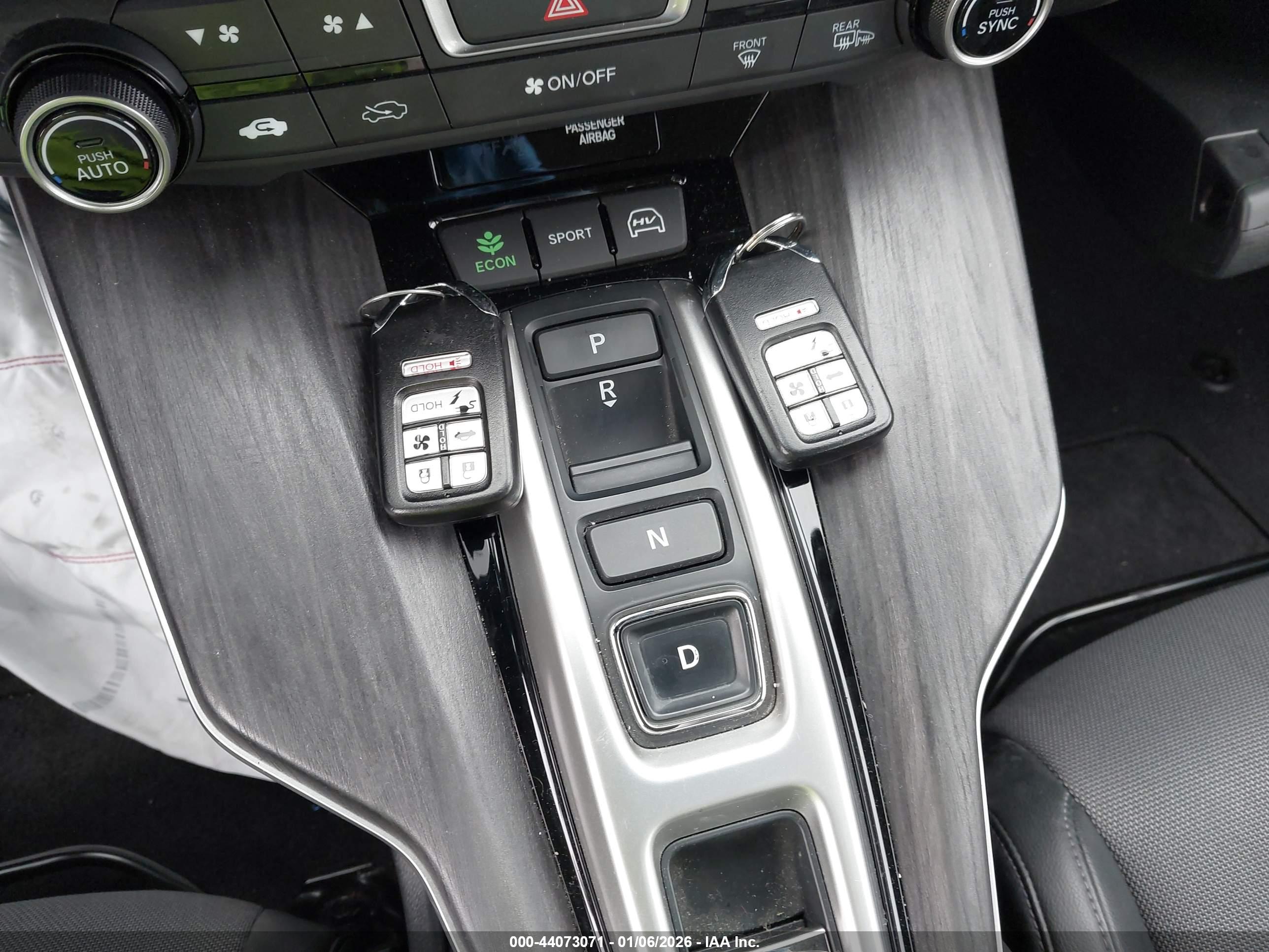 HONDA CLARITY image 11