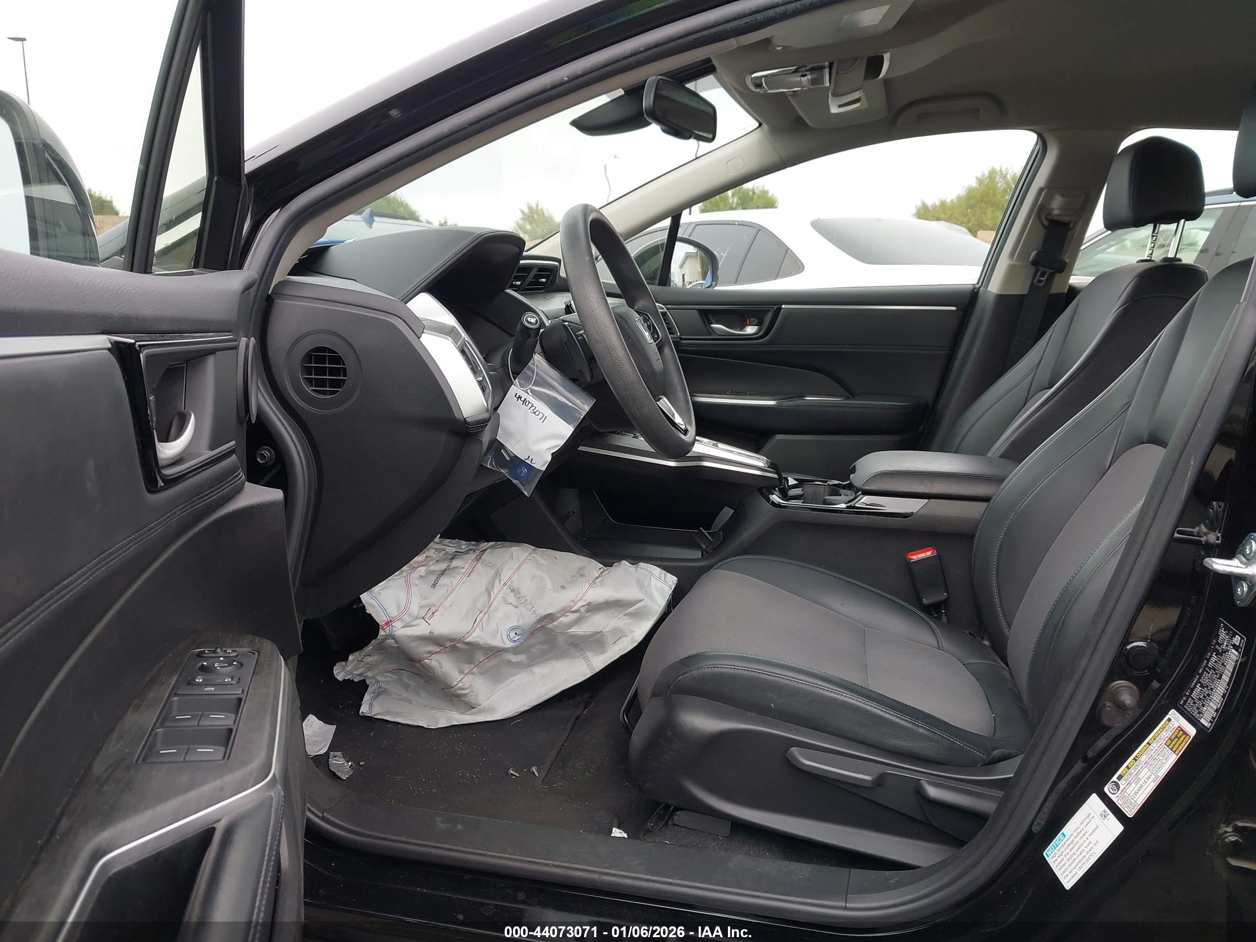HONDA CLARITY image 5