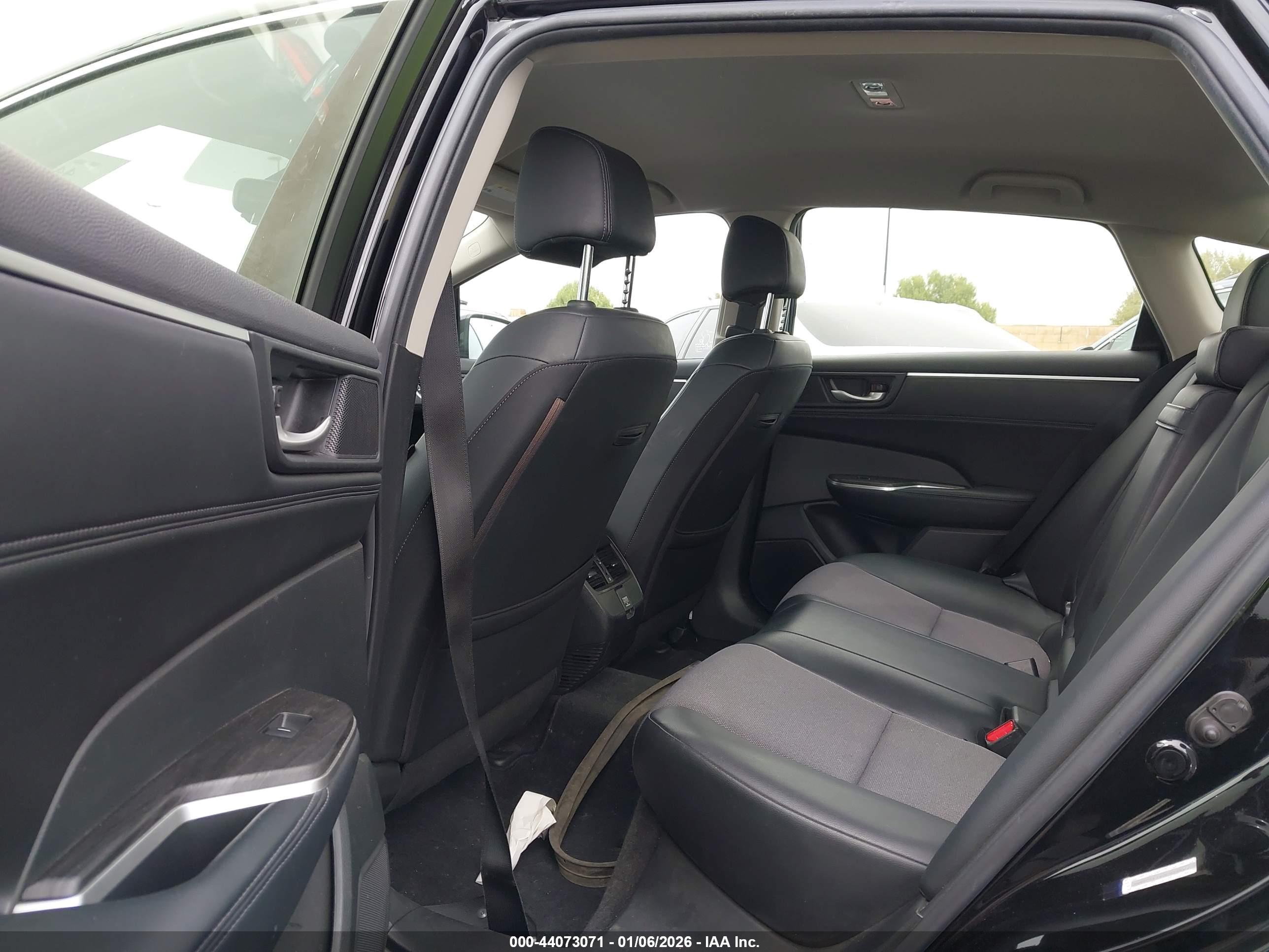 HONDA CLARITY image 8