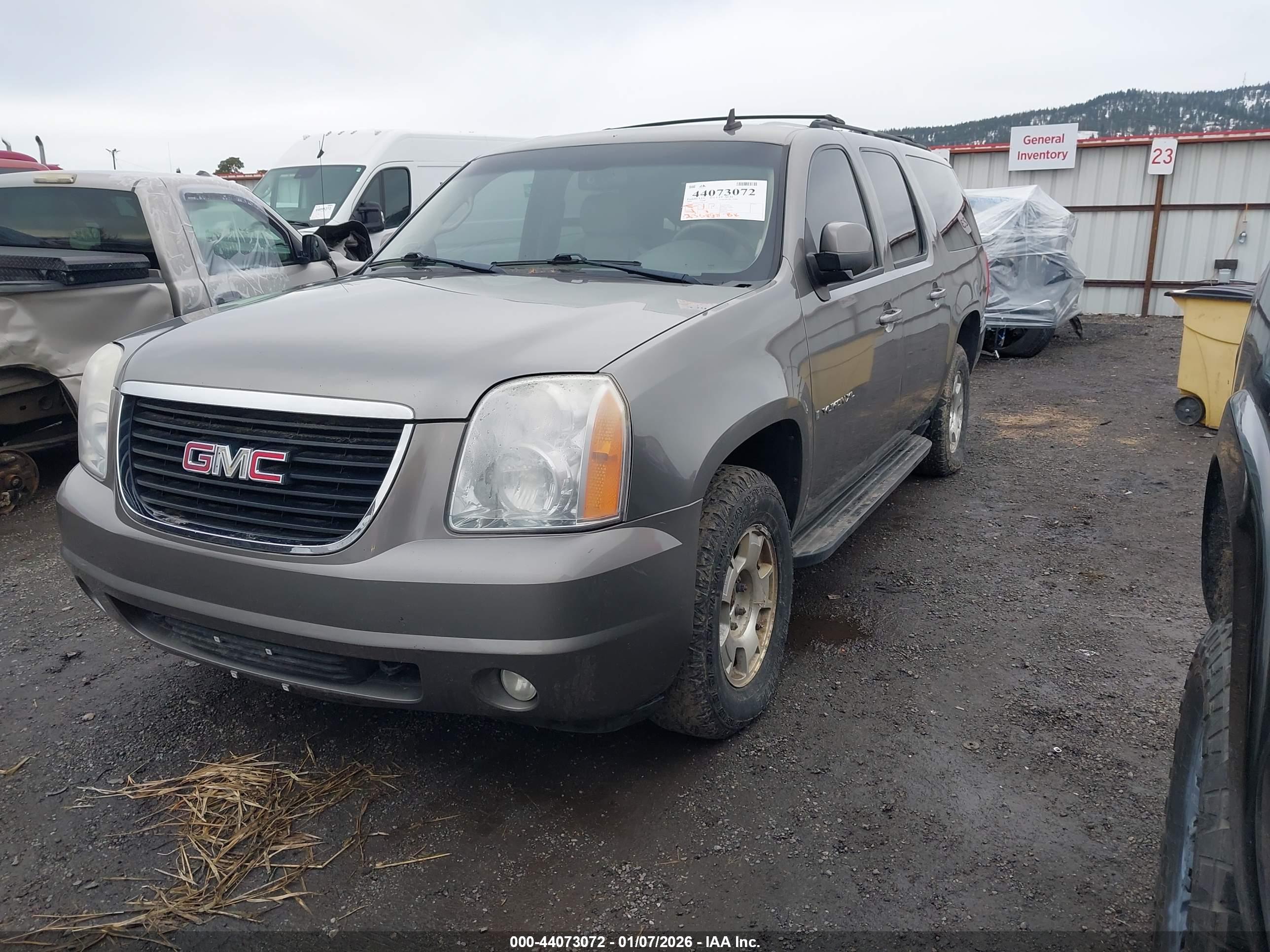 GMC YUKON image 2