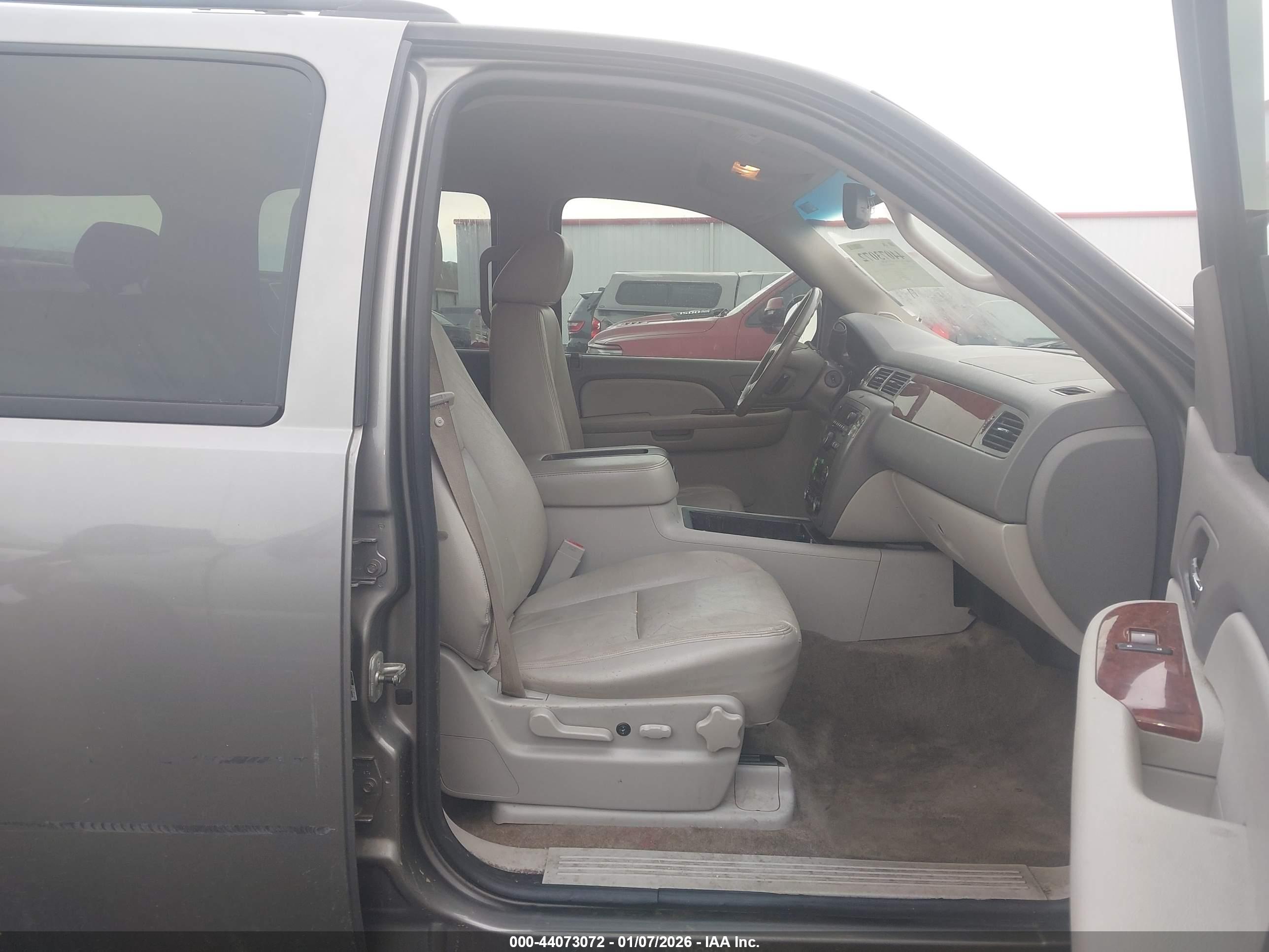GMC YUKON image 5
