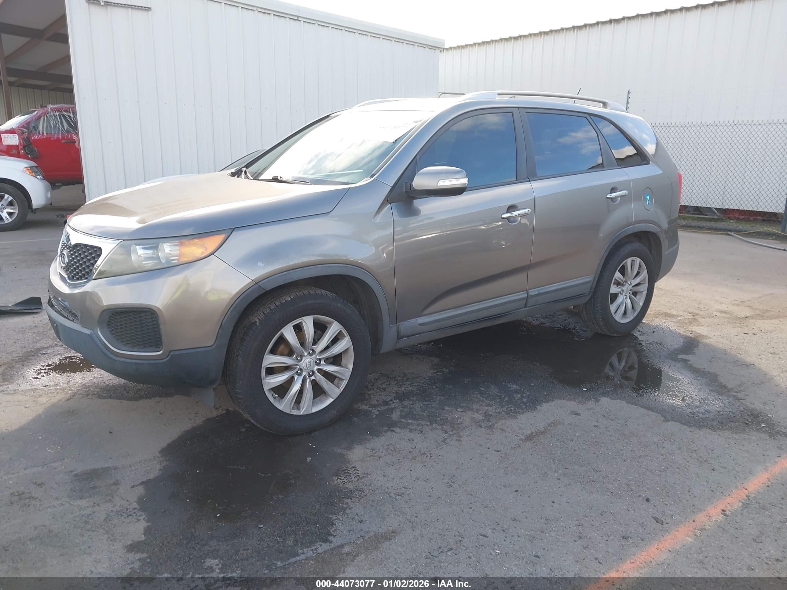 KIA SORENTO image 2