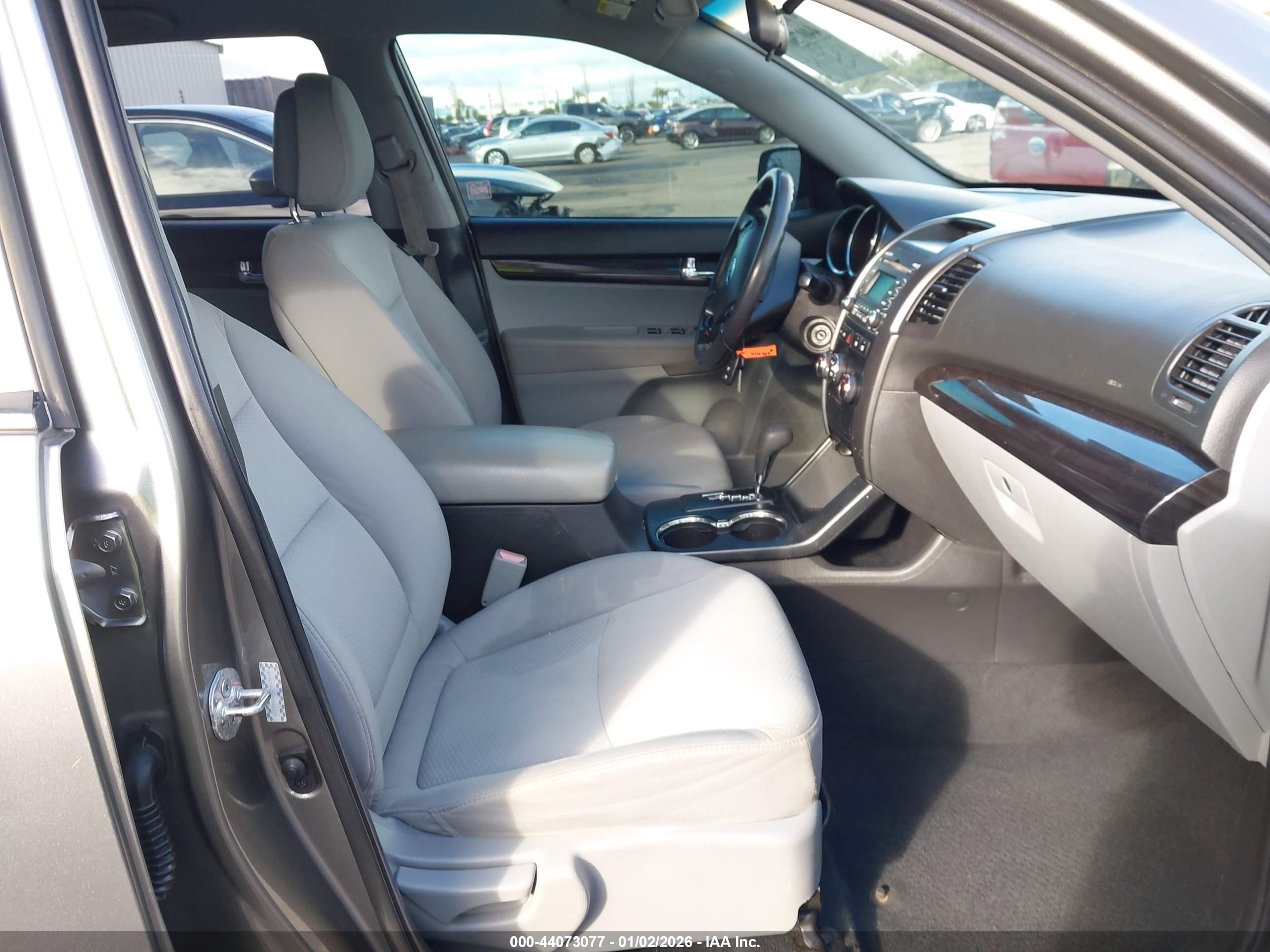 KIA SORENTO image 5