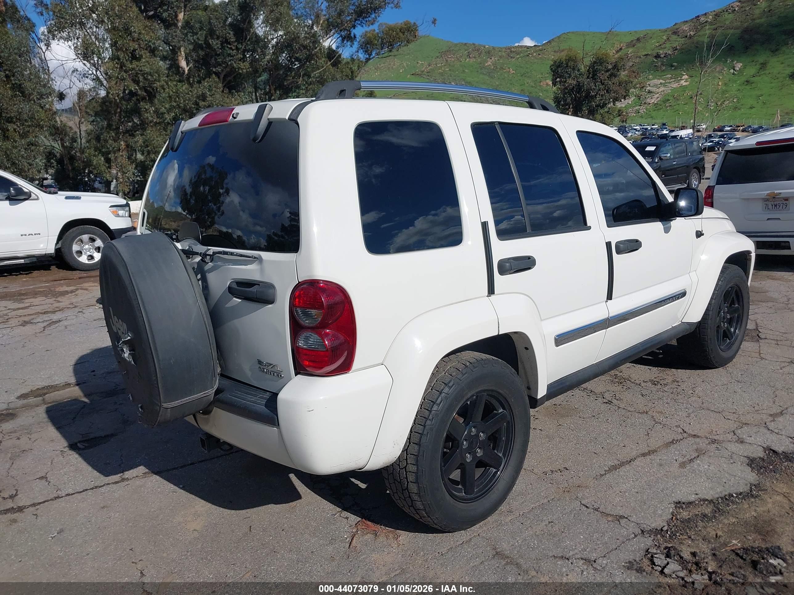 JEEP LIBERTY image 4