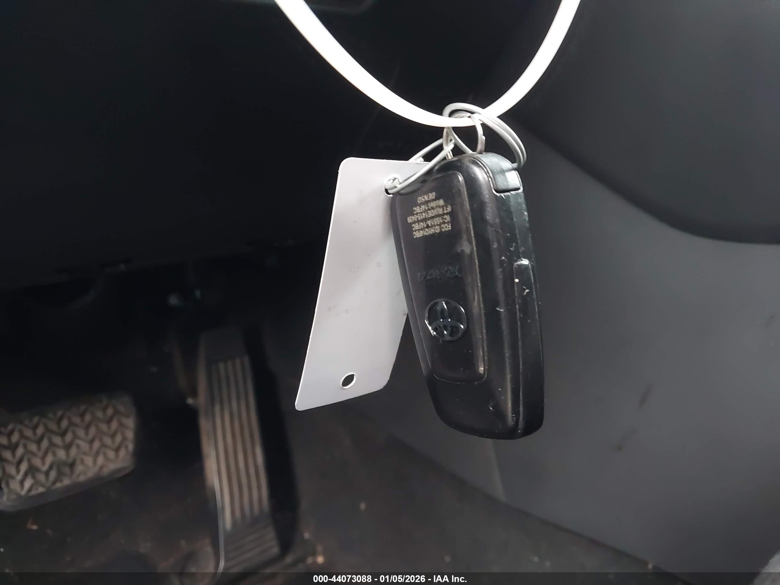 TOYOTA RAV4 image 11