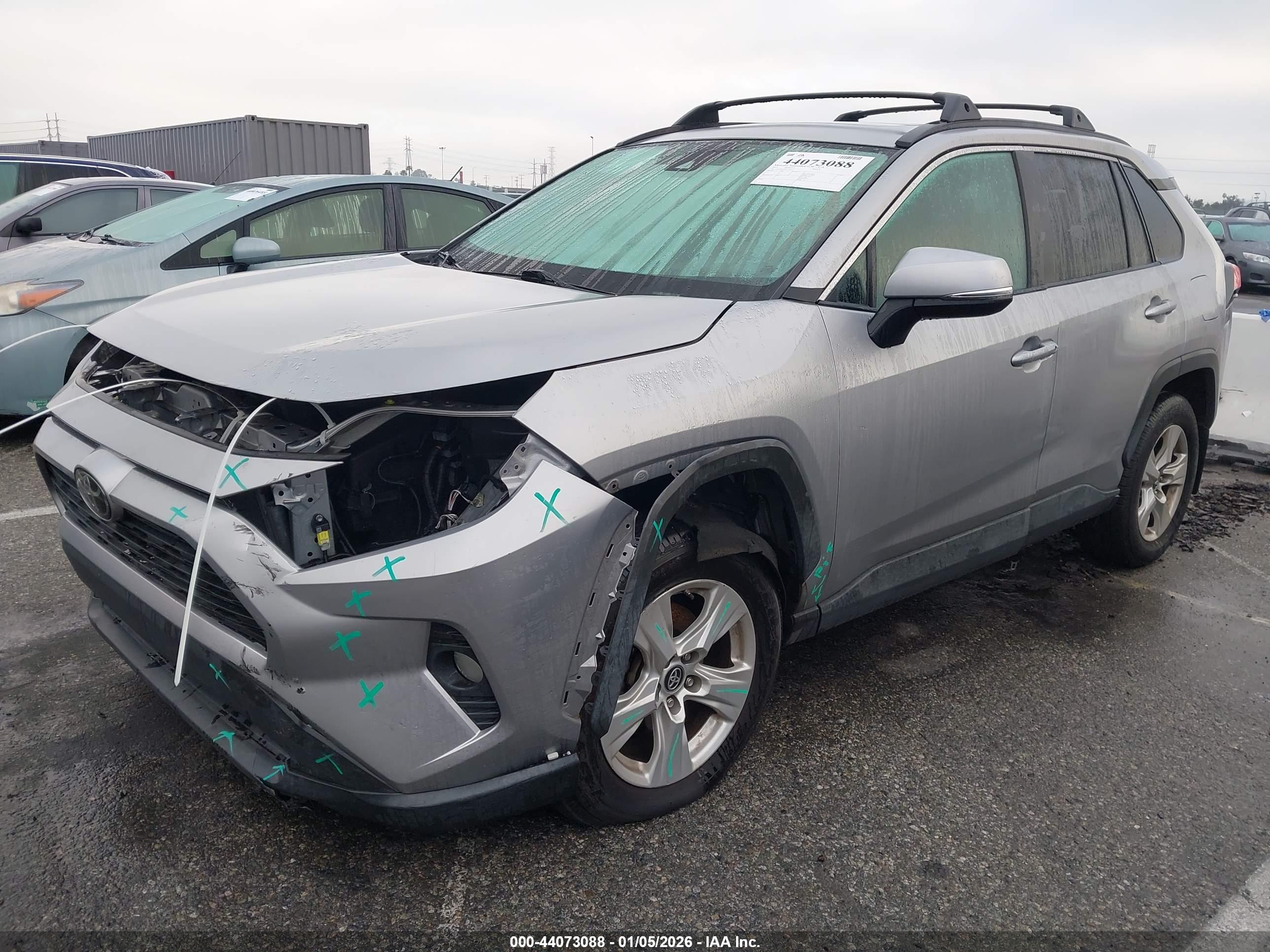 TOYOTA RAV4 image 2