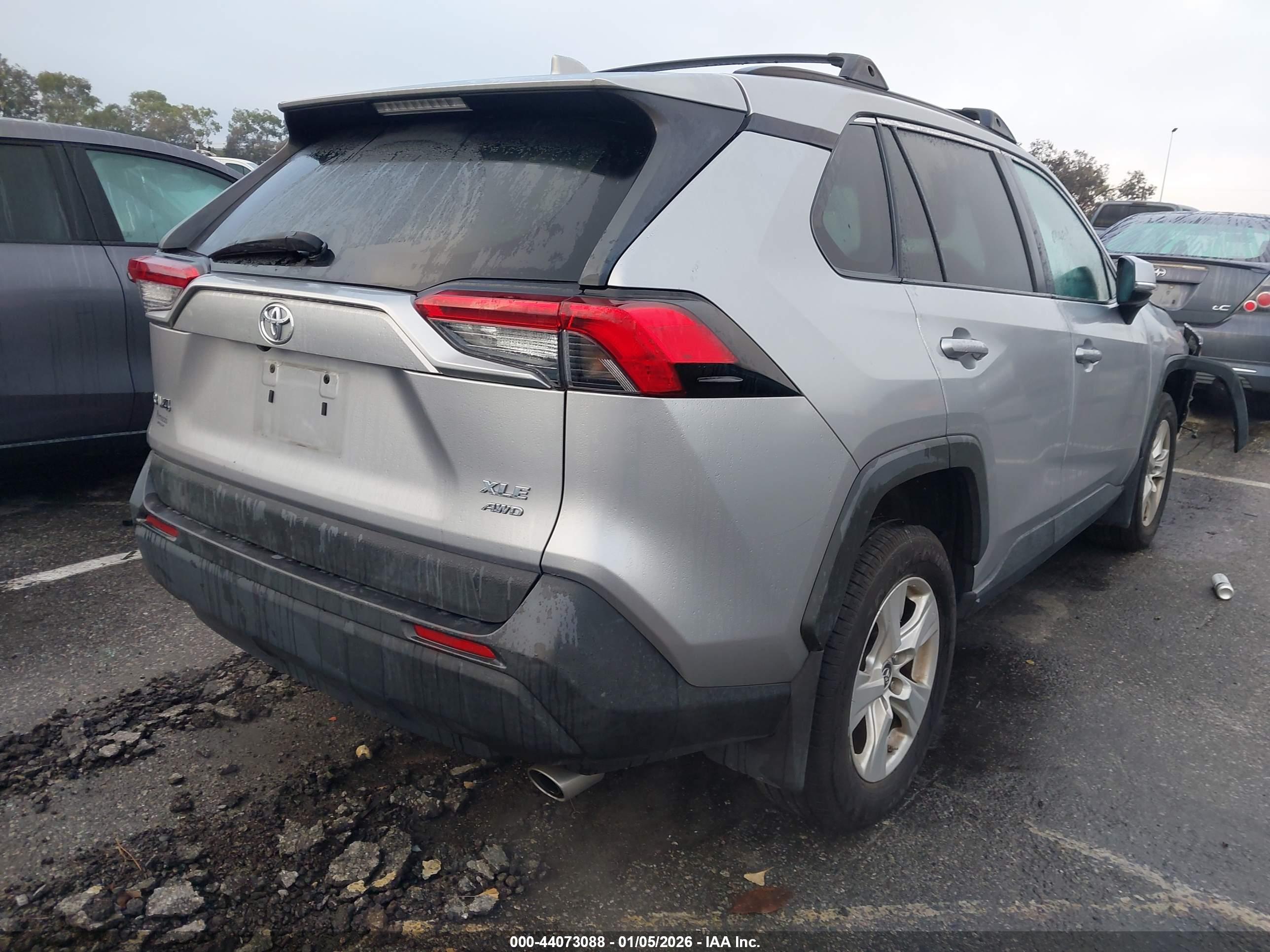 TOYOTA RAV4 image 4
