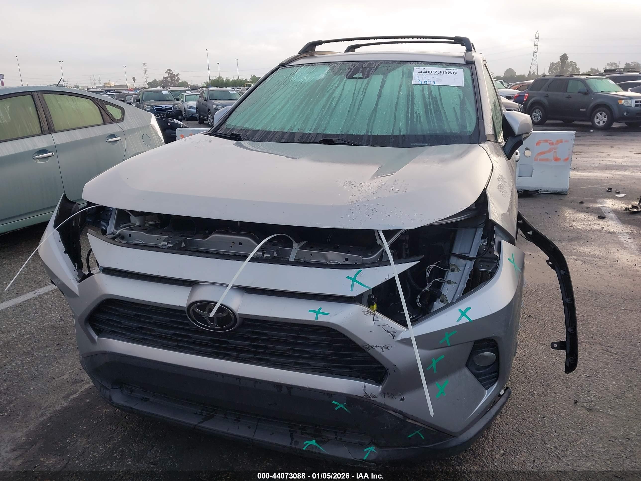 TOYOTA RAV4 image 6