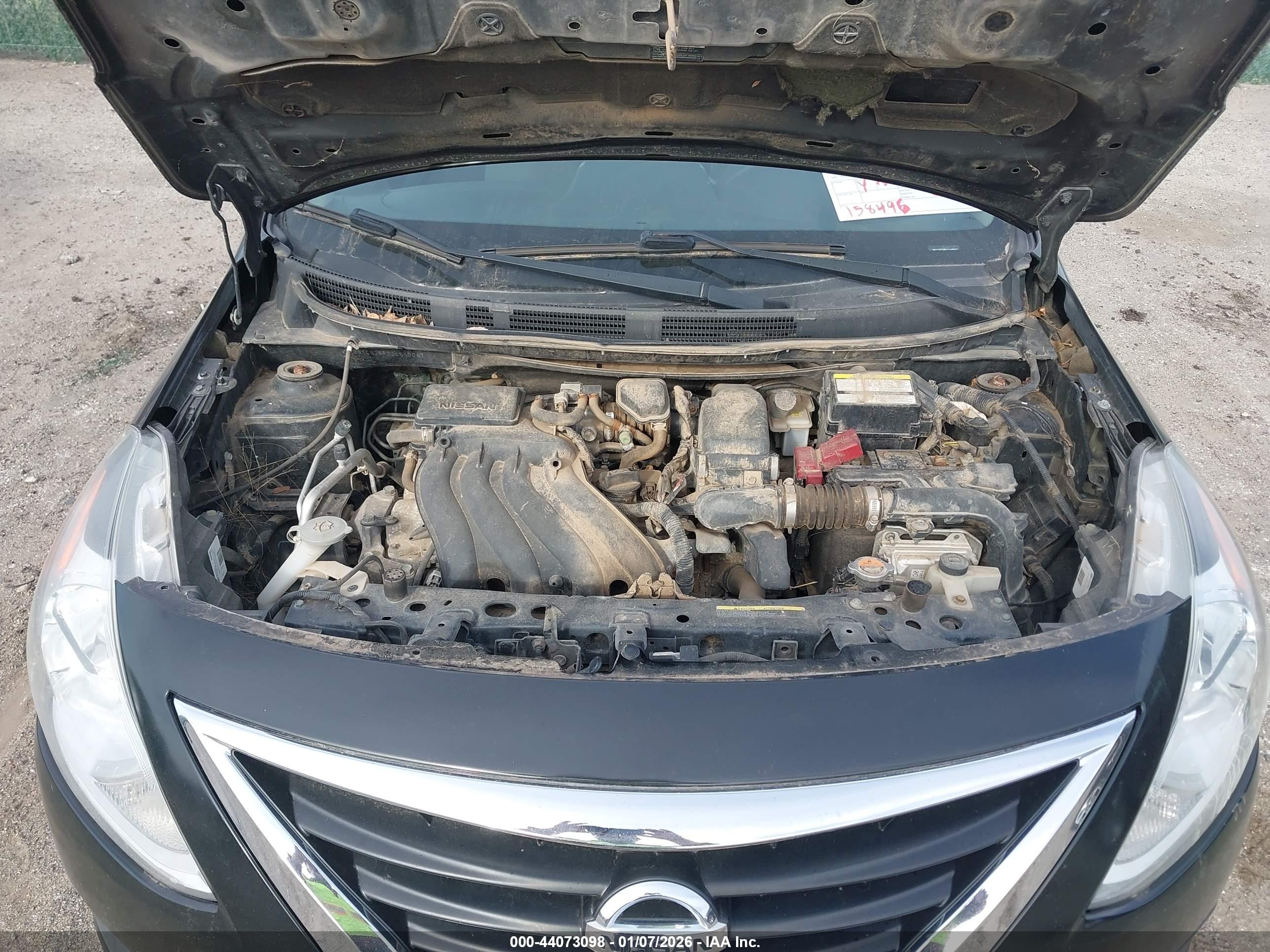 NISSAN VERSA image 10