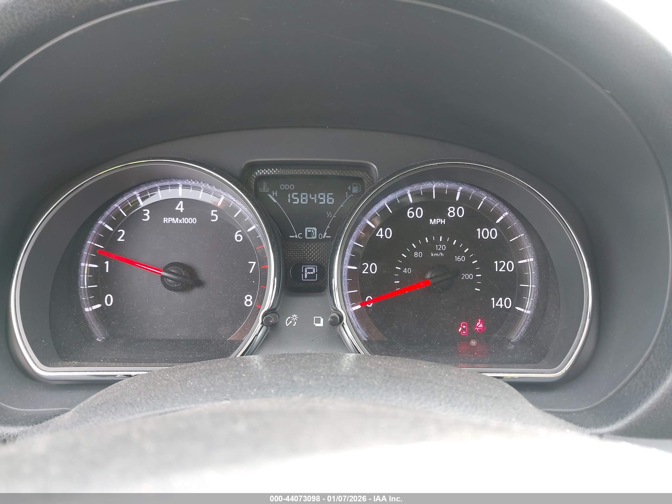 NISSAN VERSA image 7