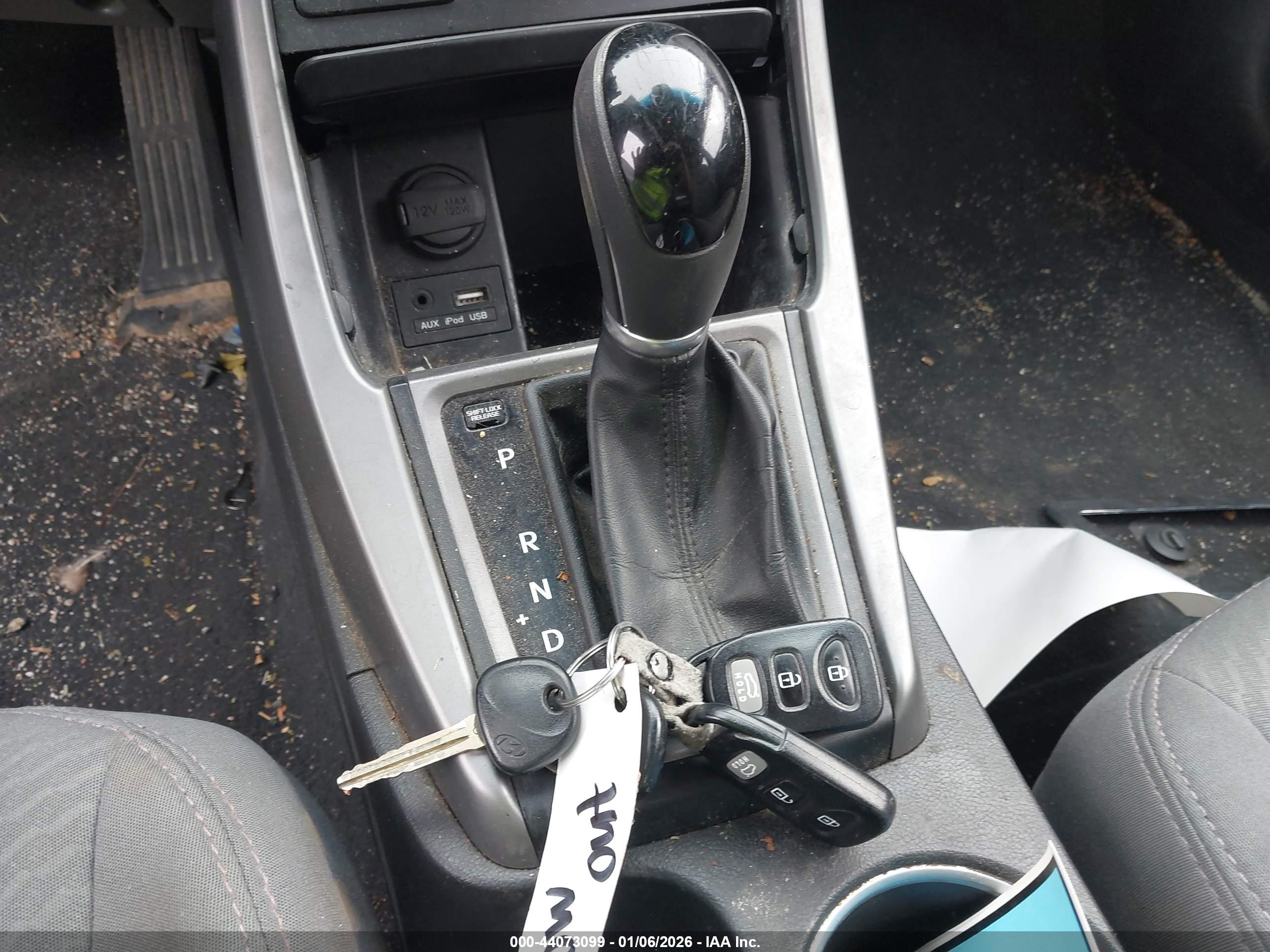 HYUNDAI ELANTRA image 11