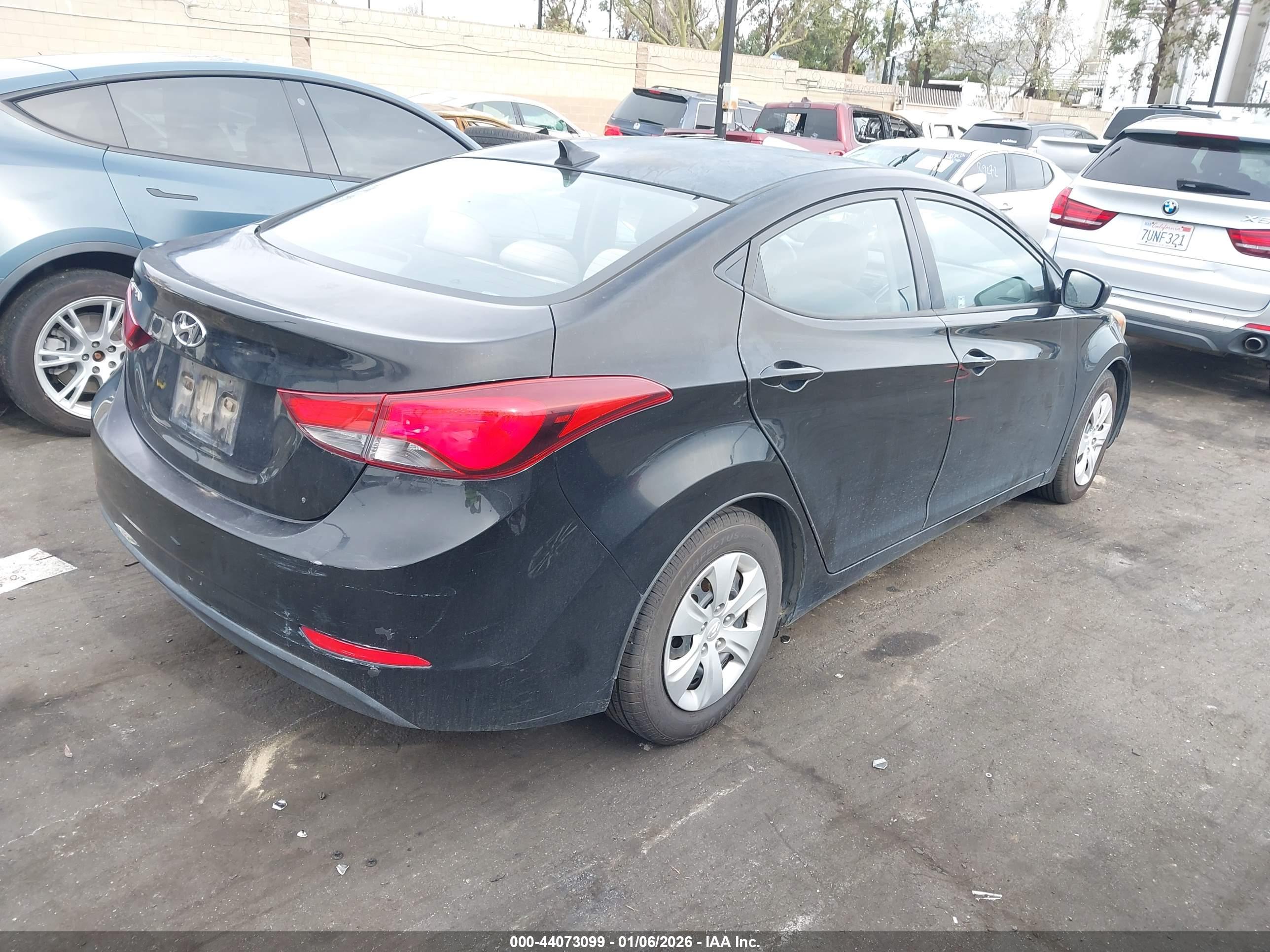 HYUNDAI ELANTRA image 4