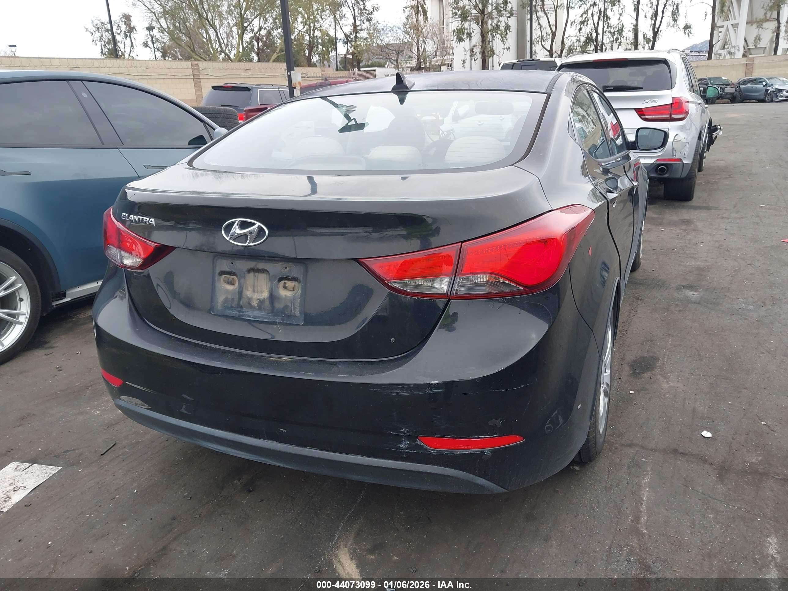HYUNDAI ELANTRA image 6