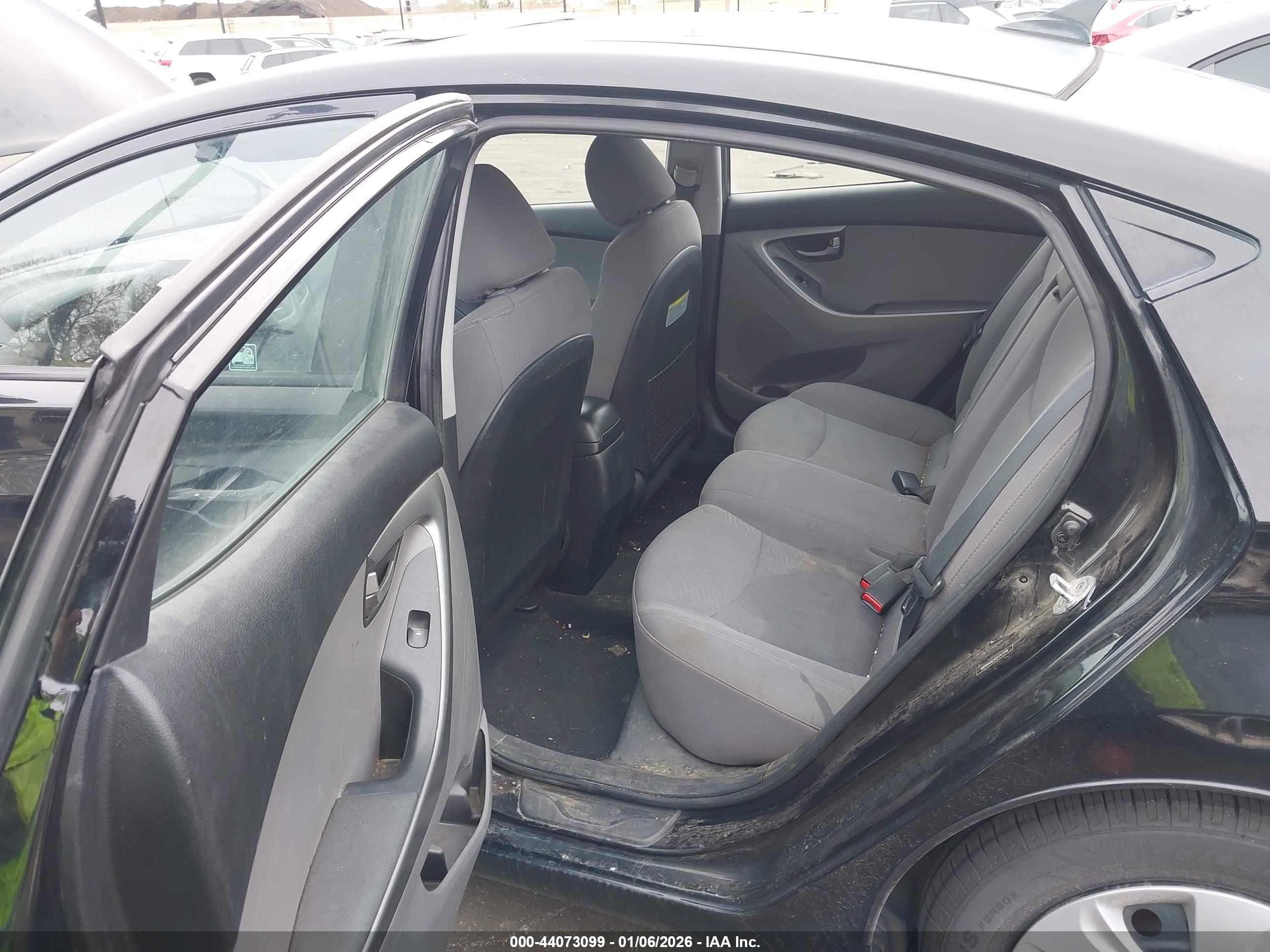 HYUNDAI ELANTRA image 8