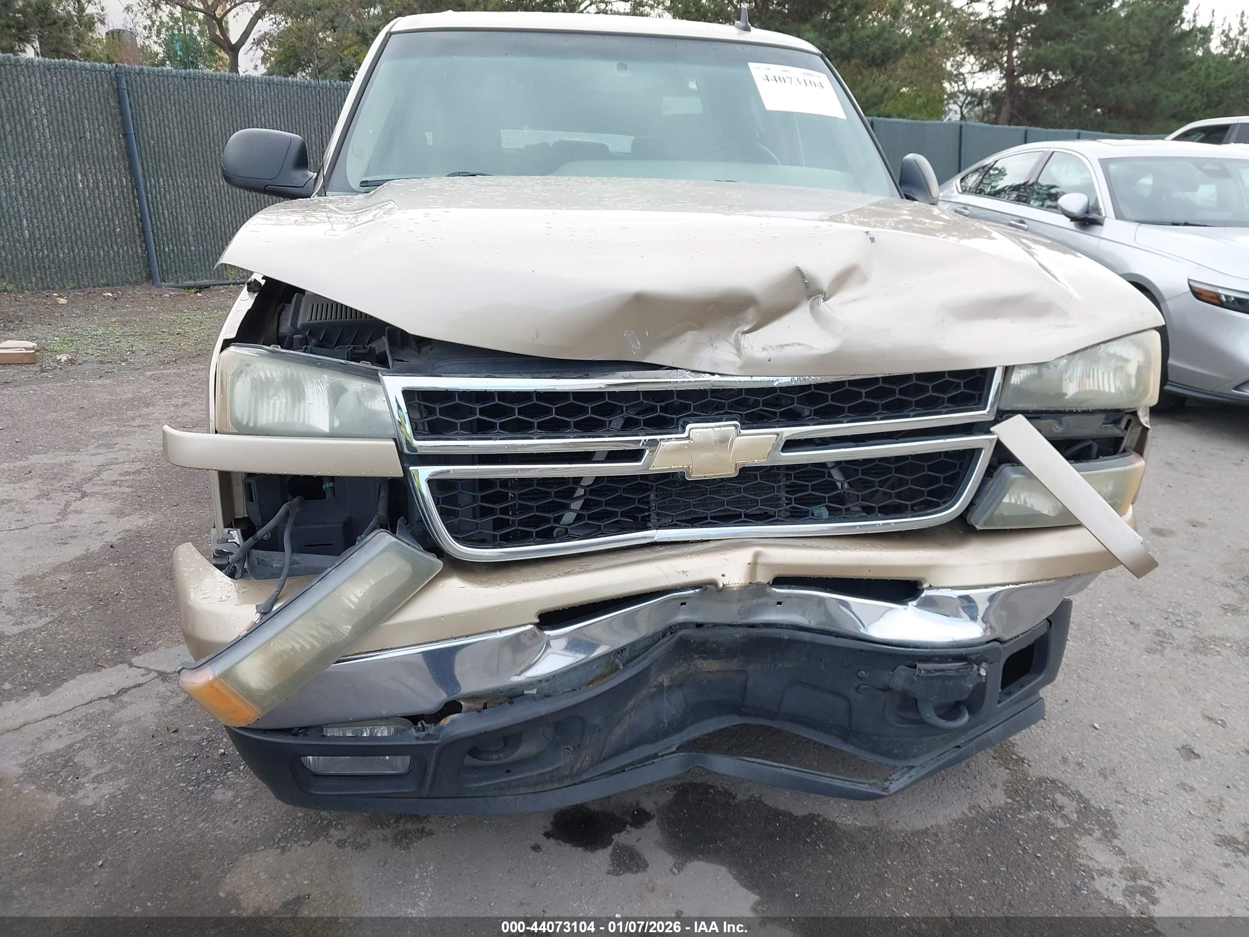 CHEVROLET SILVERADO image 6