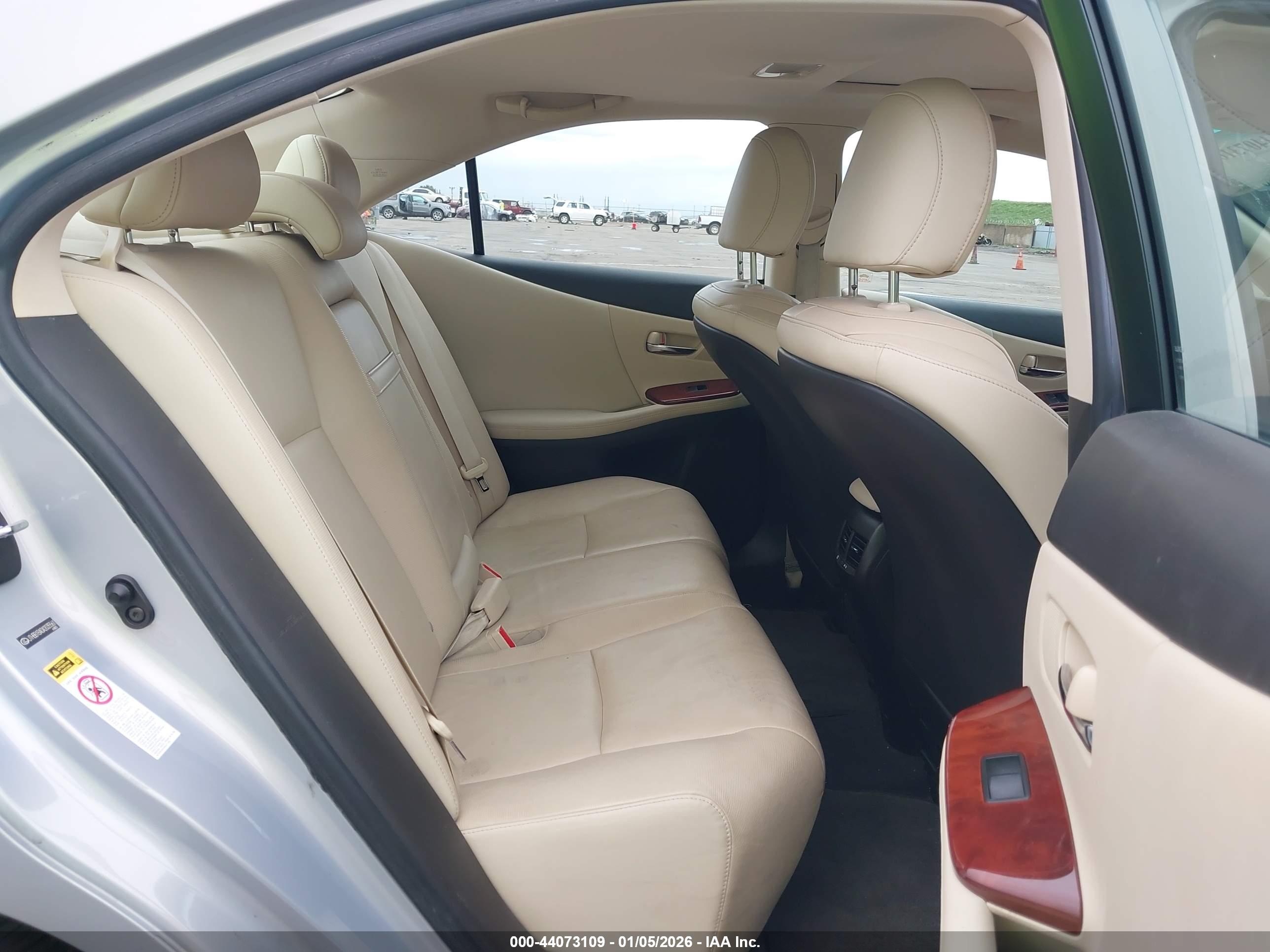LEXUS HS image 8