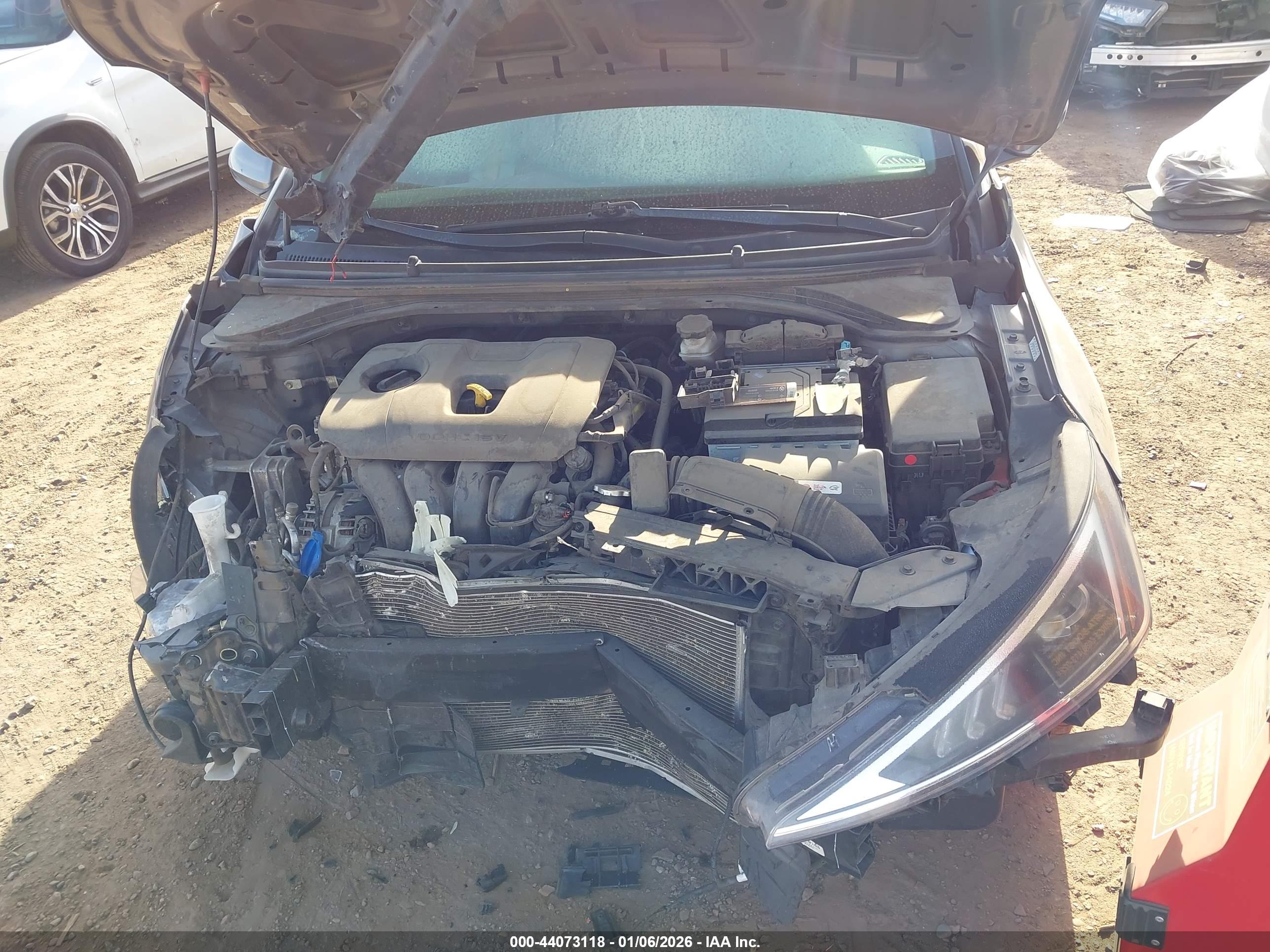 HYUNDAI ELANTRA image 10