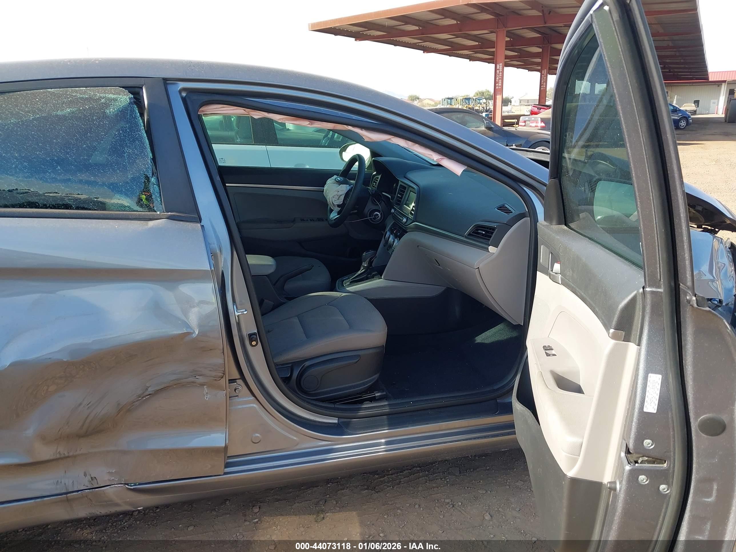 HYUNDAI ELANTRA image 5