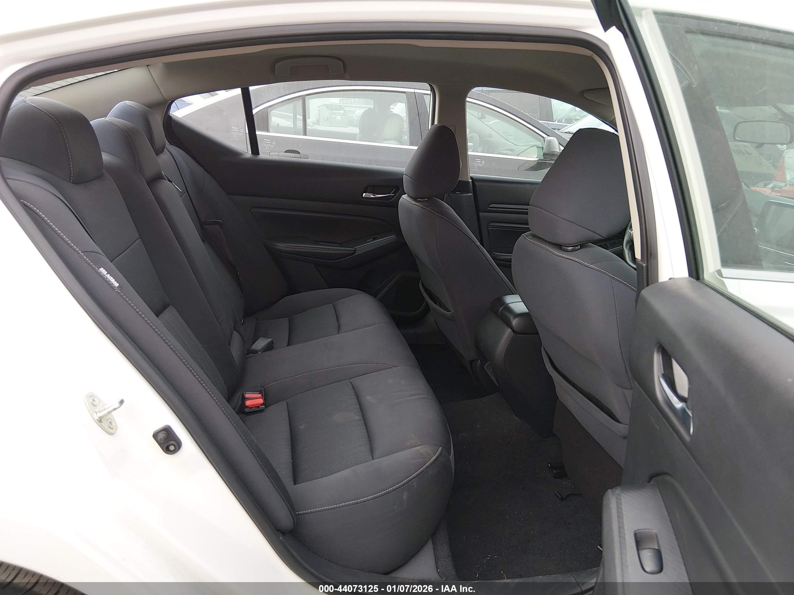 NISSAN ALTIMA image 8